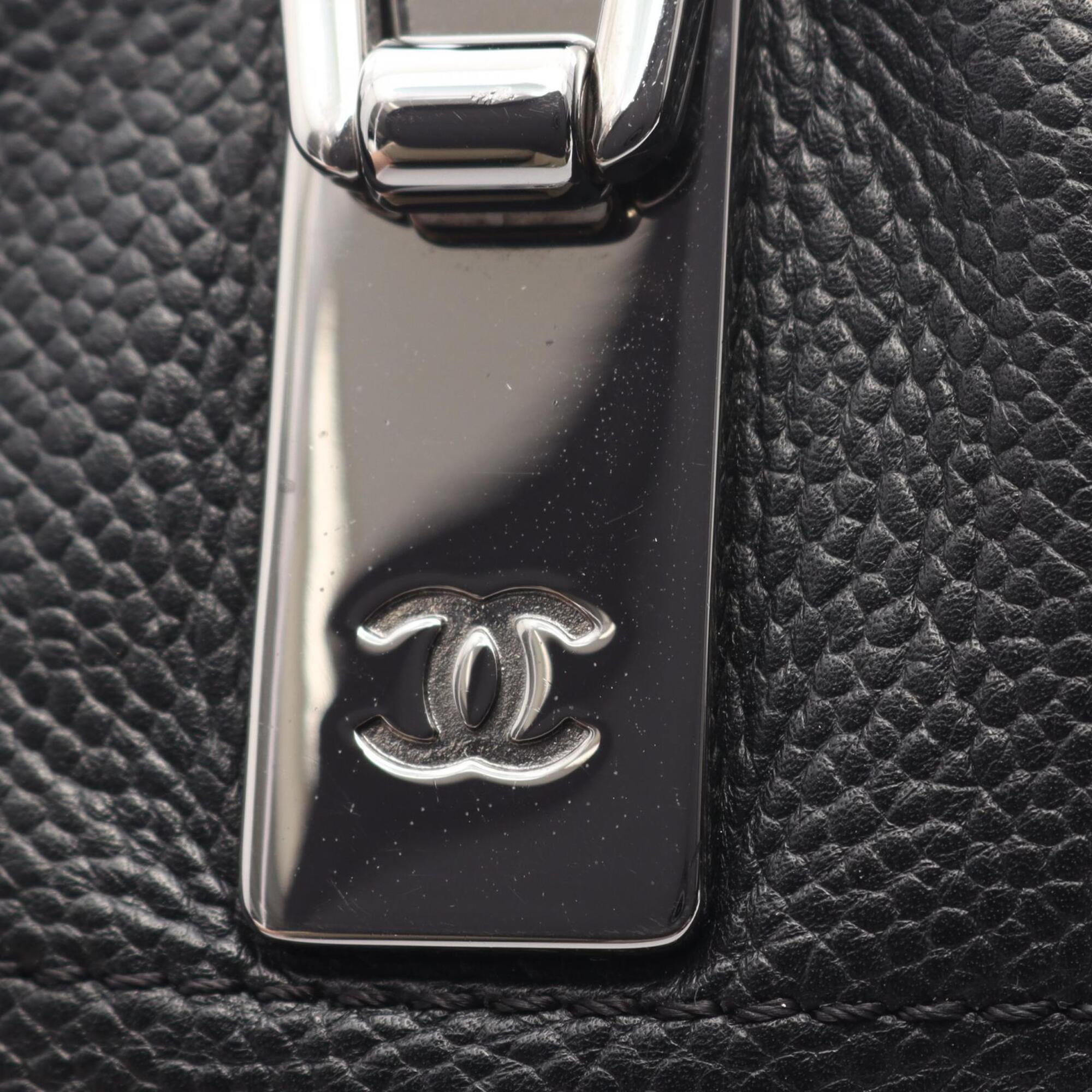 Chanel Black Grained Calfskin Handbag (Pre-Owned)