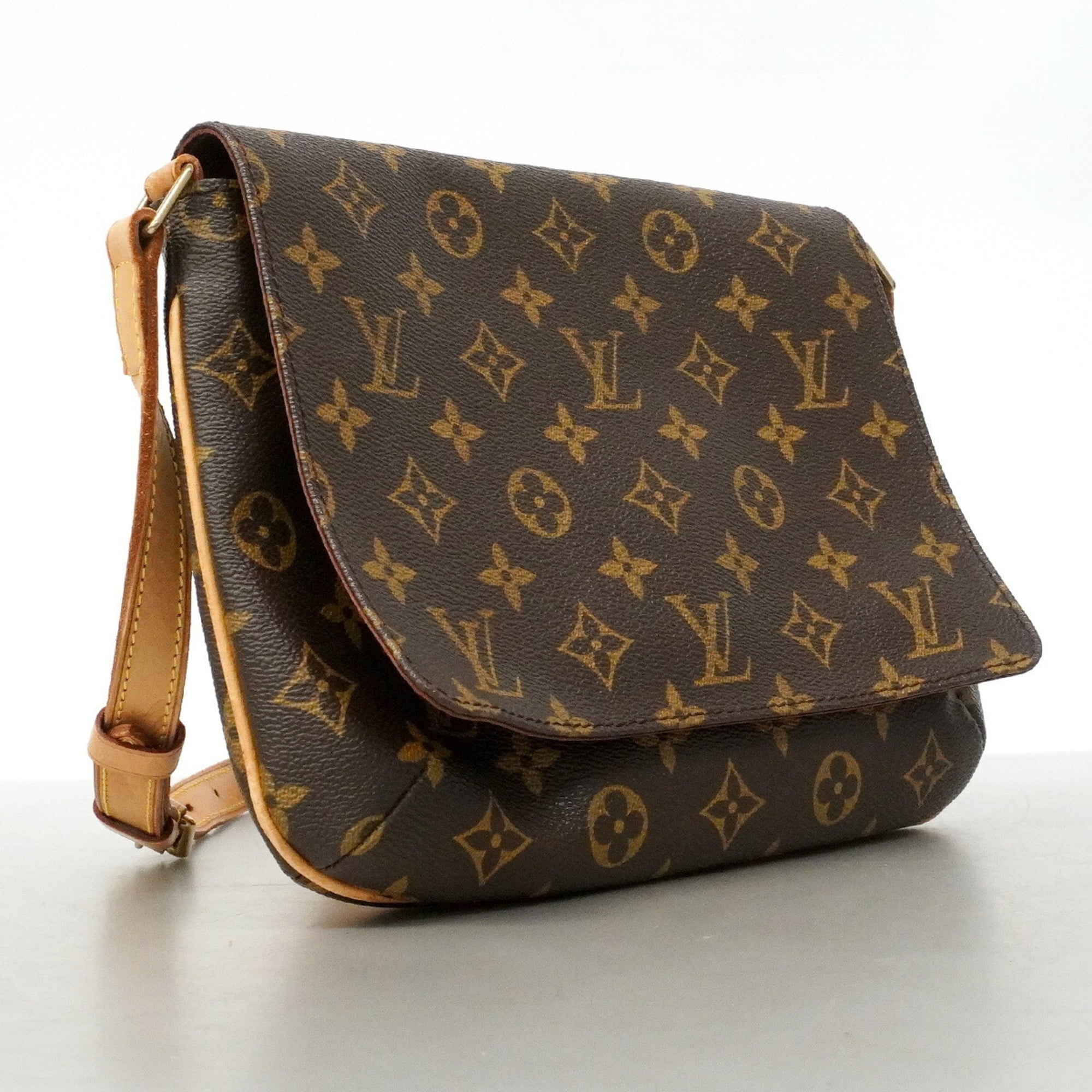 Louis Vuitton Brown Shoulder Bag (Pre-Owned)