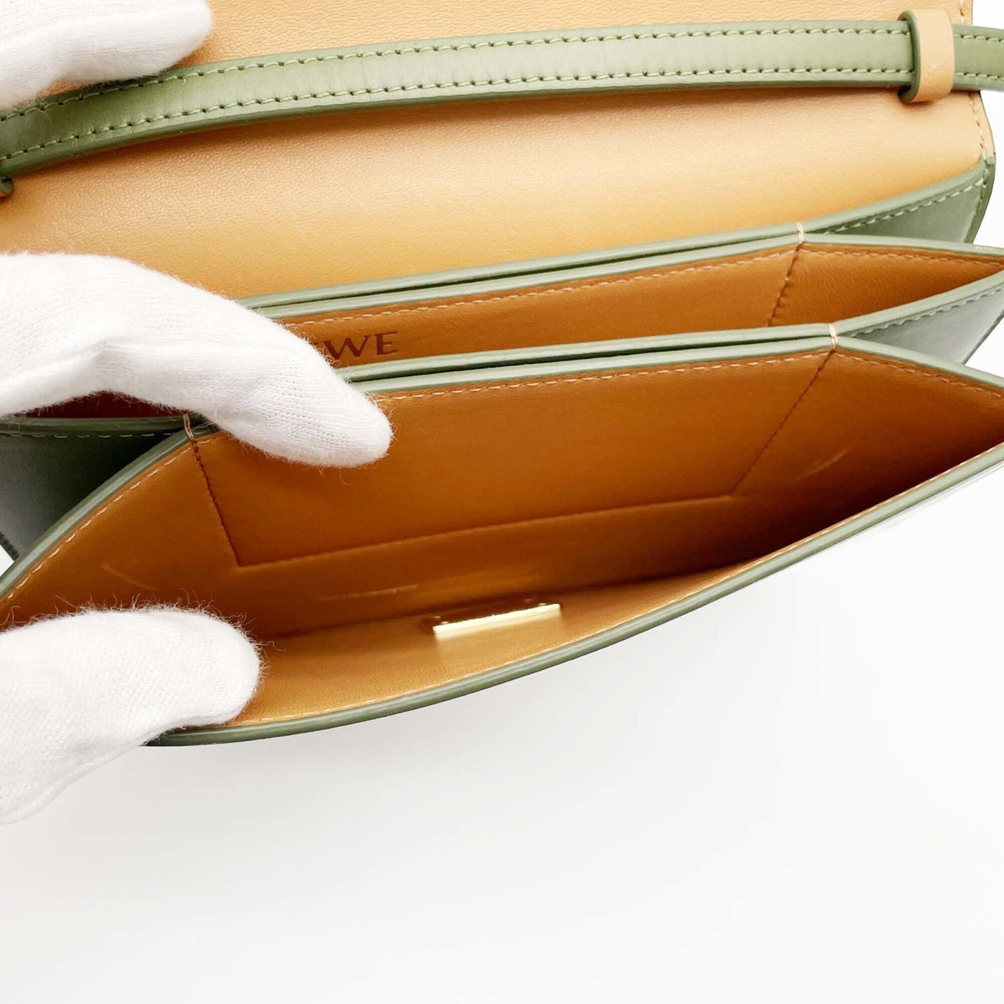 Loewe Gold Green Leather Shoulder Bag (Pre-Owned)
