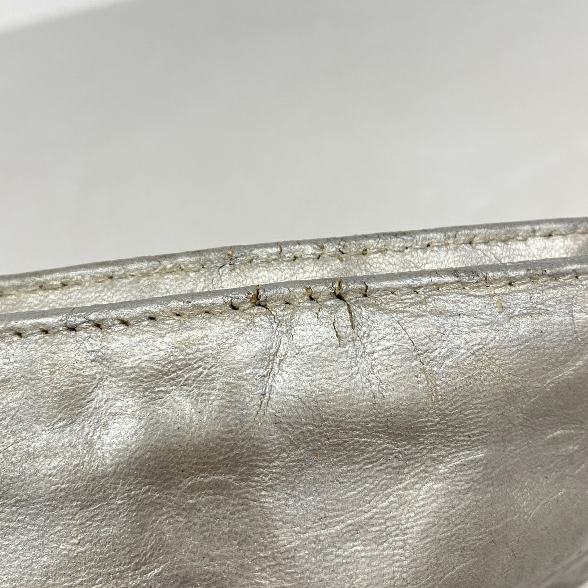 Chanel Silver Leather Pouch (Pre-Owned)