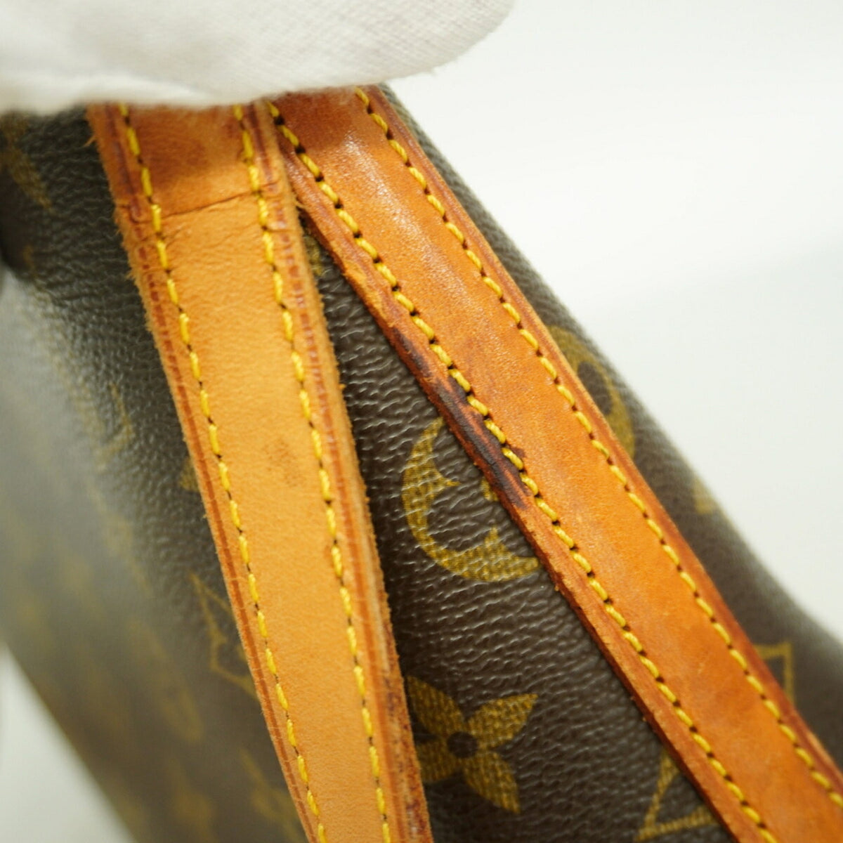 Louis Vuitton Brown Shoulder Bag (Pre-Owned)