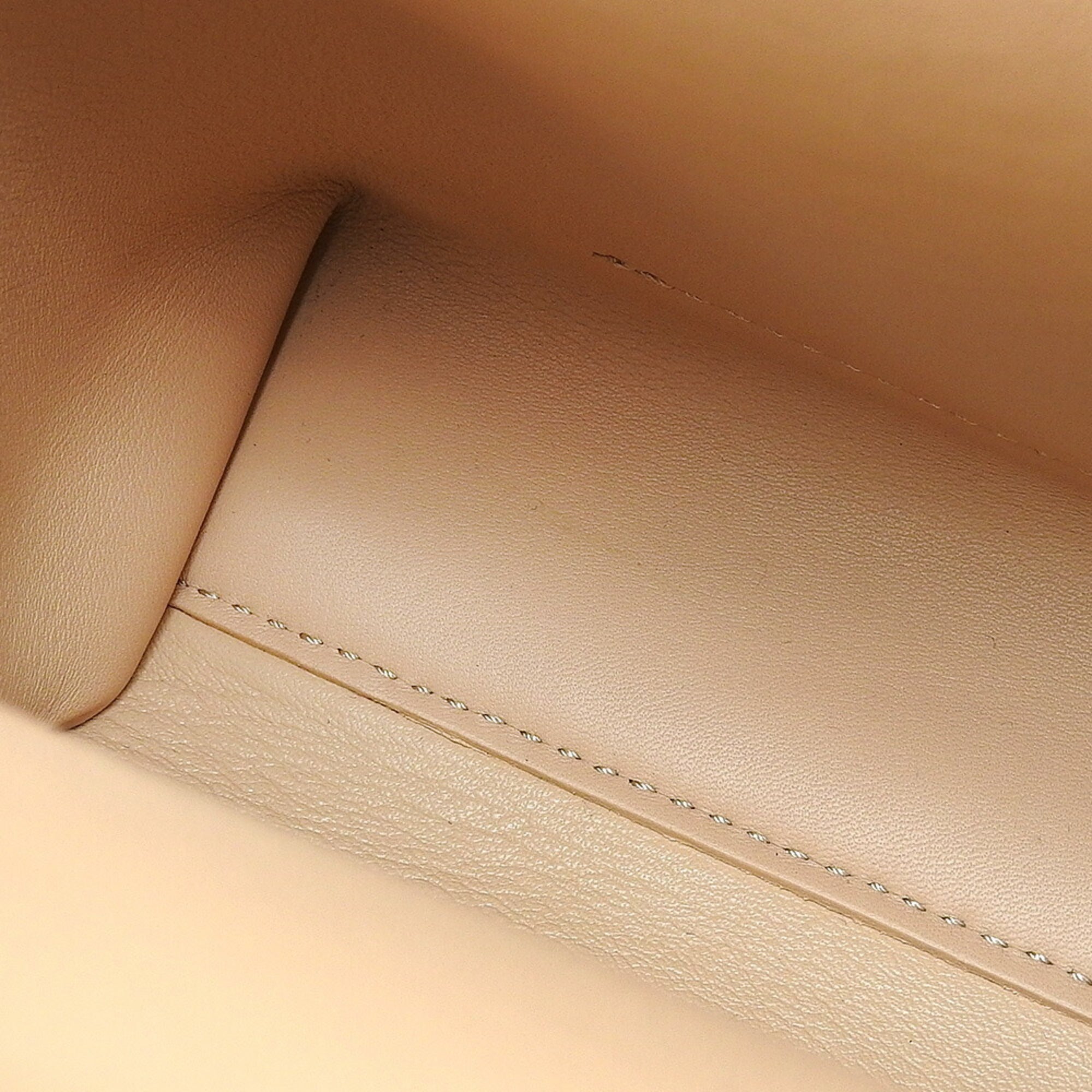 Fendi Peekaboo Cream Leather Handbag Shoulder Bag (Pre-Owned)