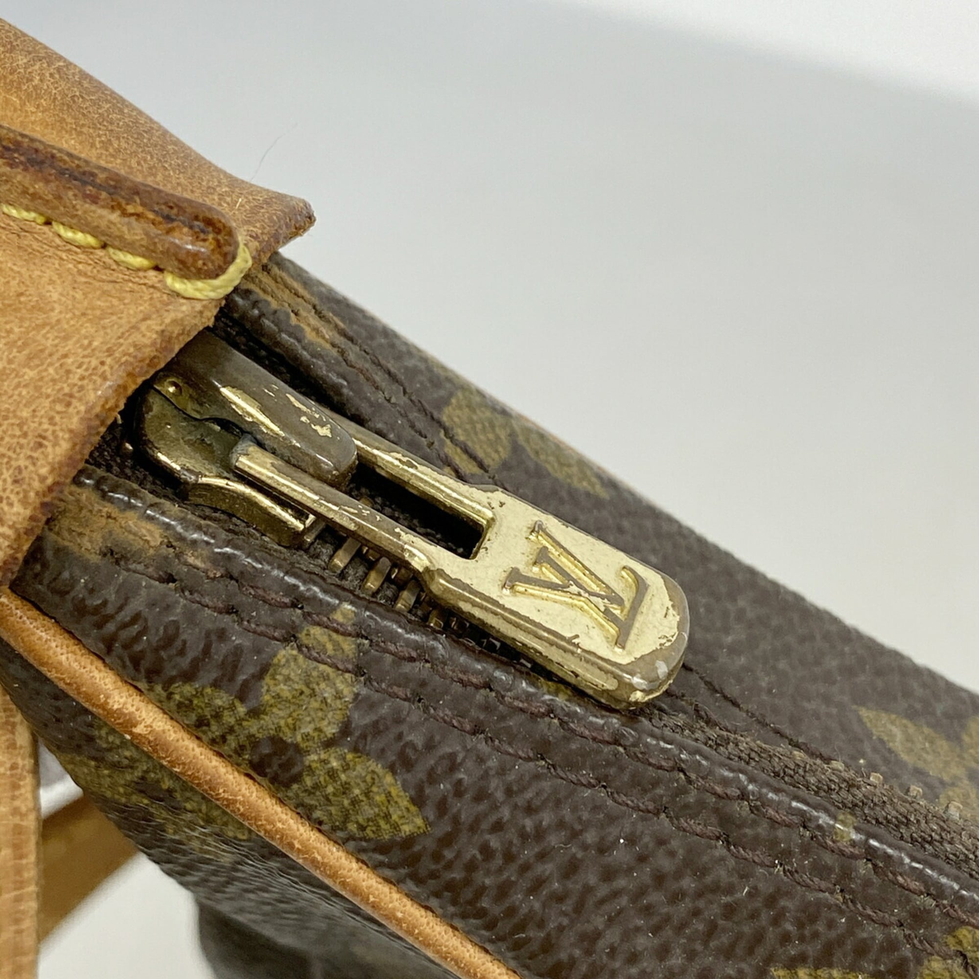 Louis Vuitton Brown Shoulder Bag (Pre-Owned)