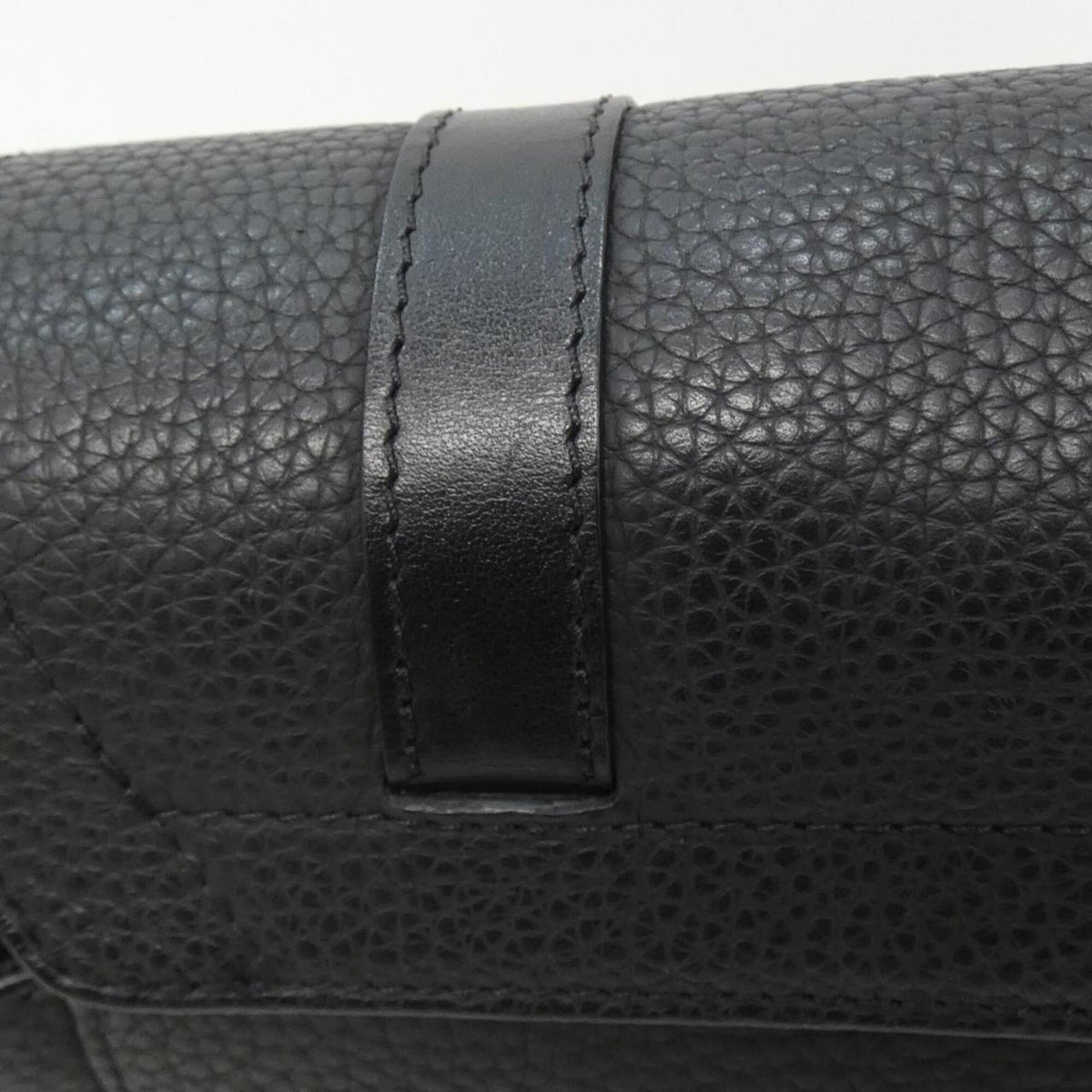 Louis Vuitton Black Leather Shoulder Bag (Pre-Owned)