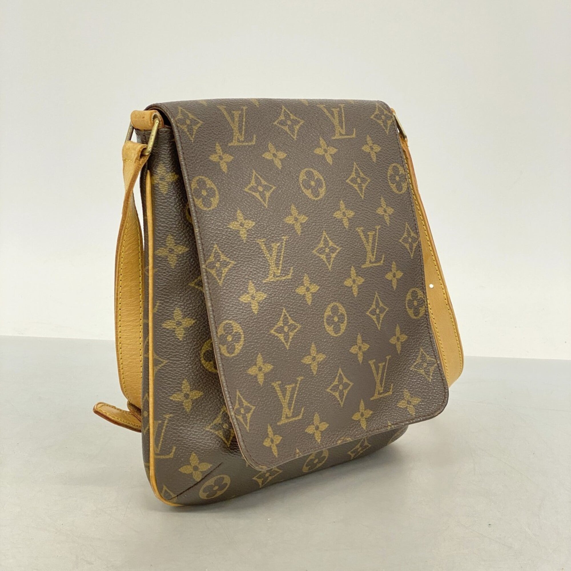 Louis Vuitton Brown Shoulder Bag (Pre-Owned)
