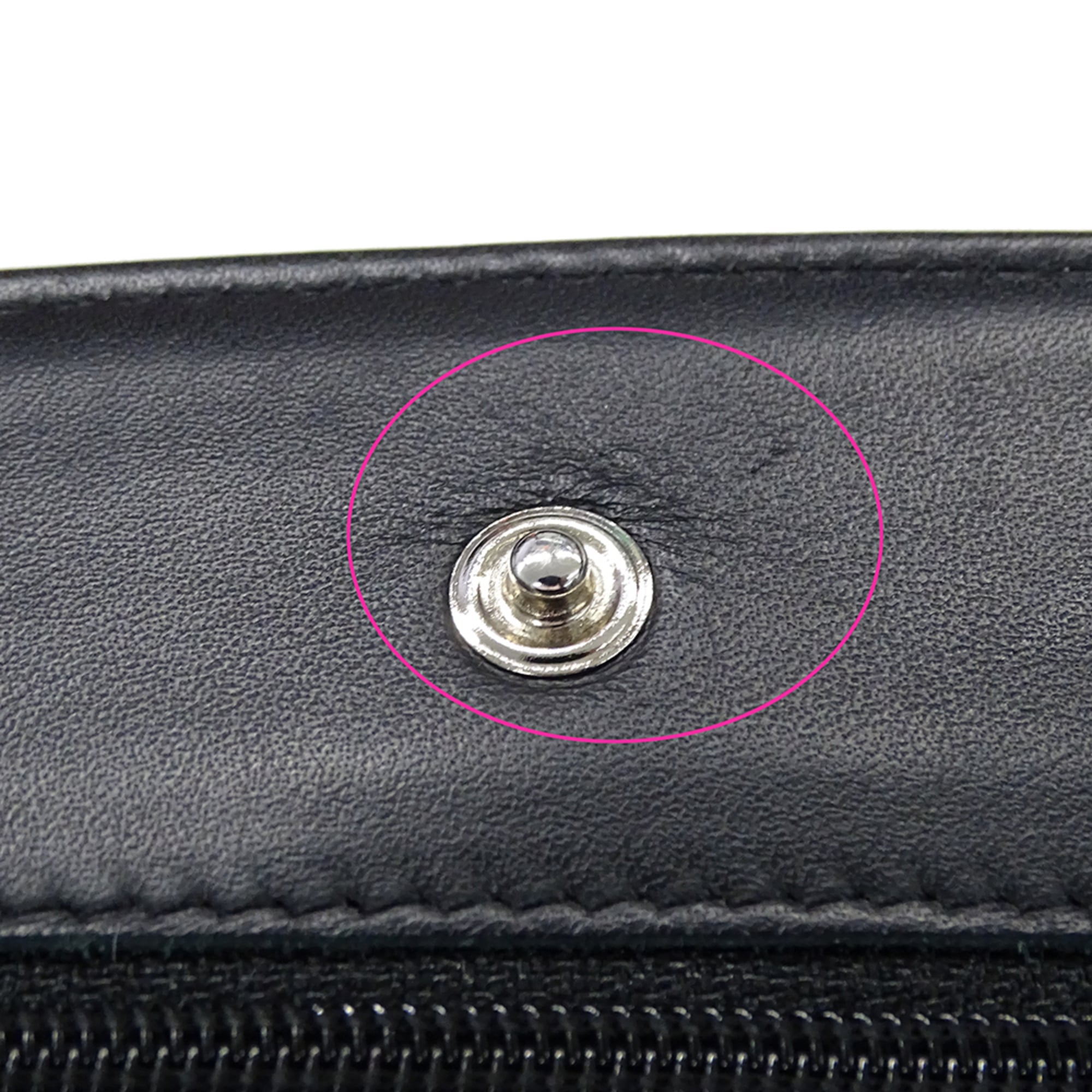 Chanel Black Grained Calfskin Handbag (Pre-Owned)