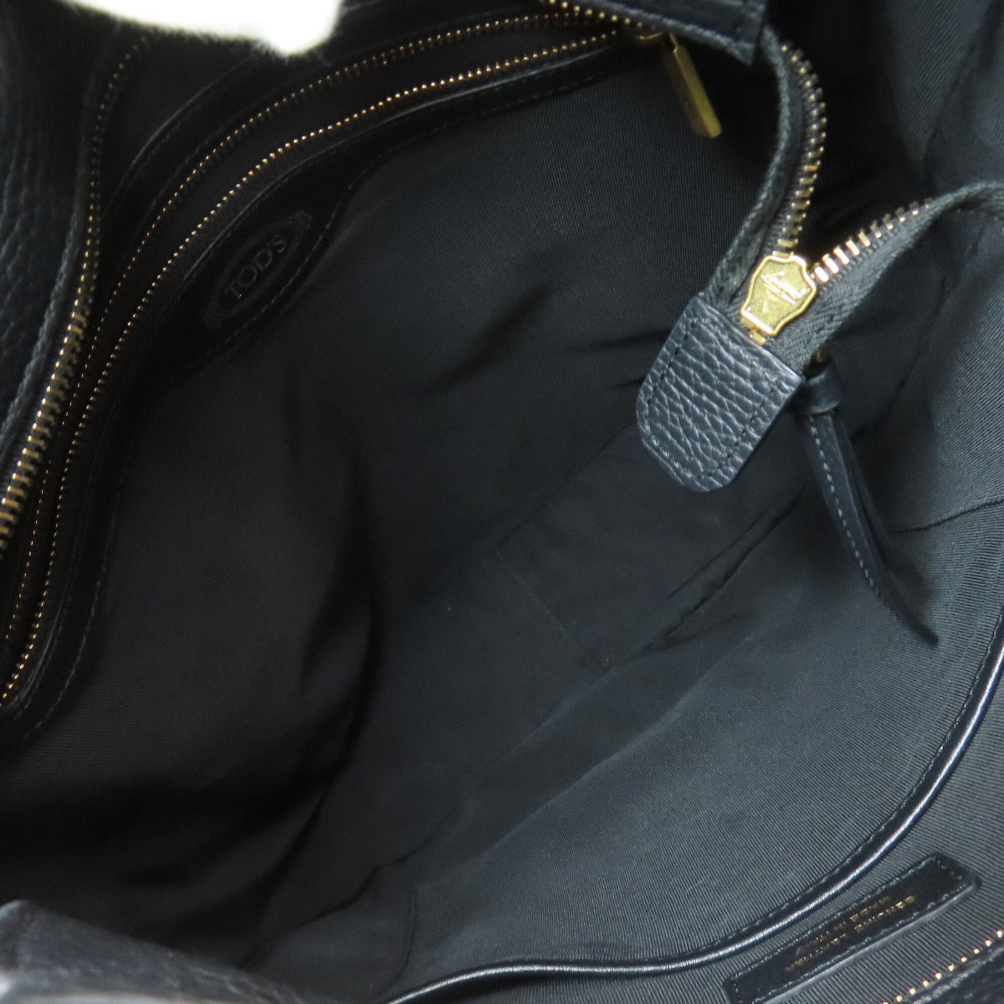 Tod's Black Leather Shoulder Bag (Pre-Owned)