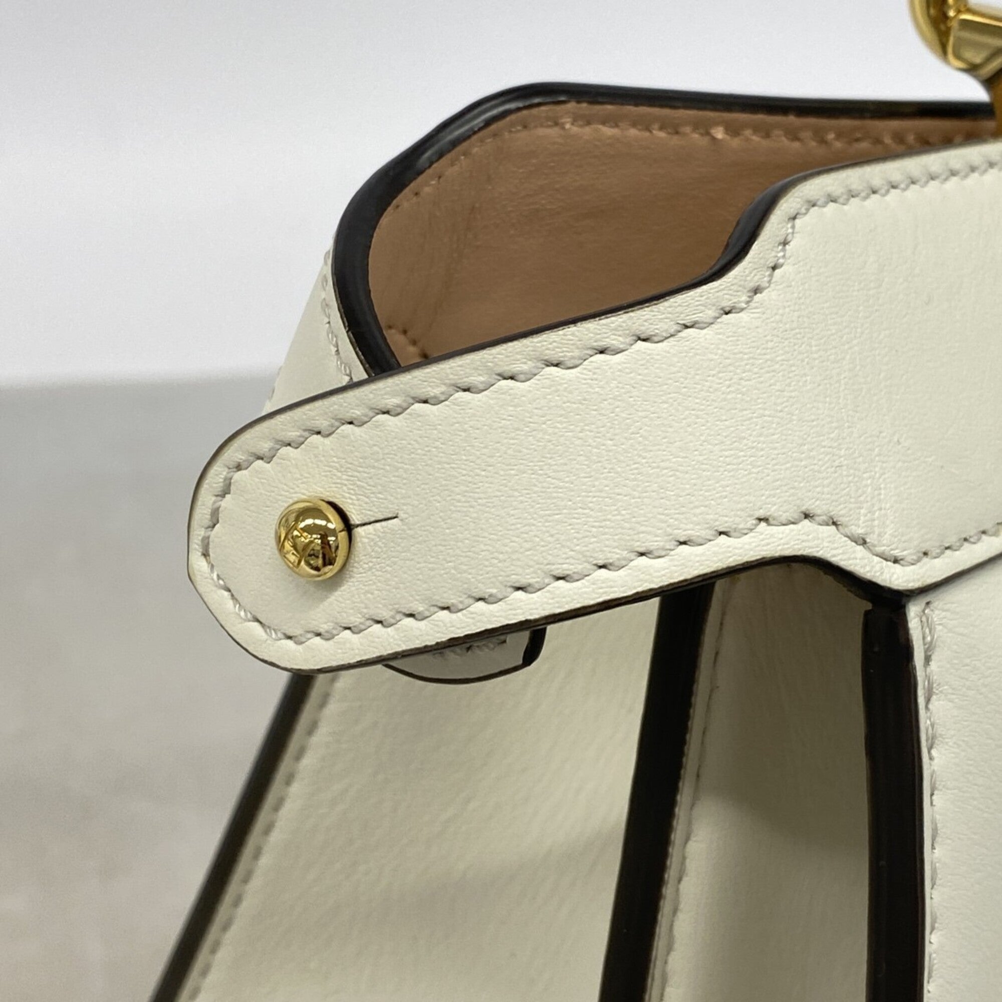 Fendi White Leather Handbag (Pre-Owned)