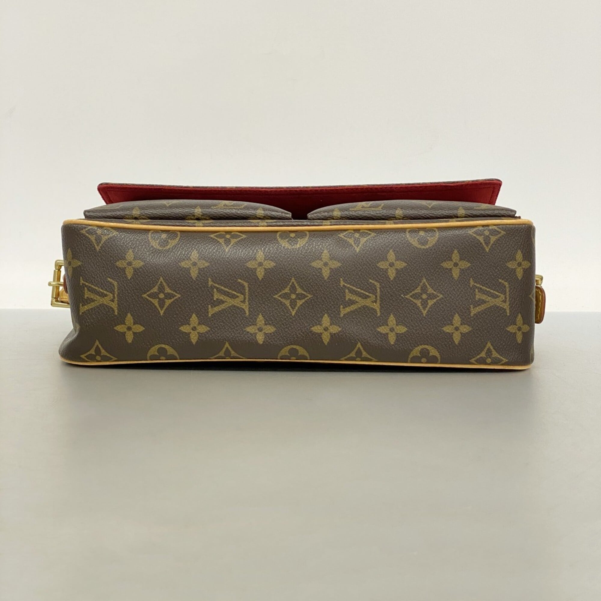 Louis Vuitton Brown Shoulder Bag (Pre-Owned)