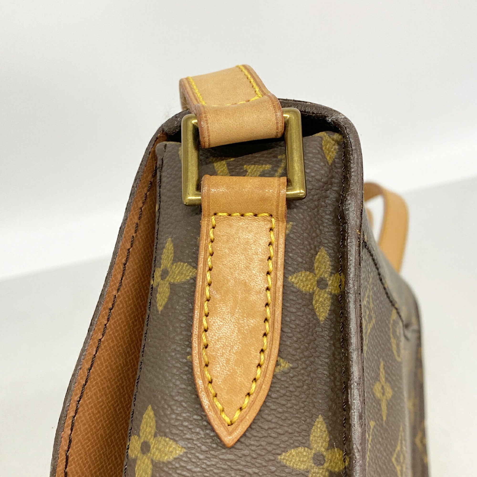Louis Vuitton Brown Shoulder Bag (Pre-Owned)