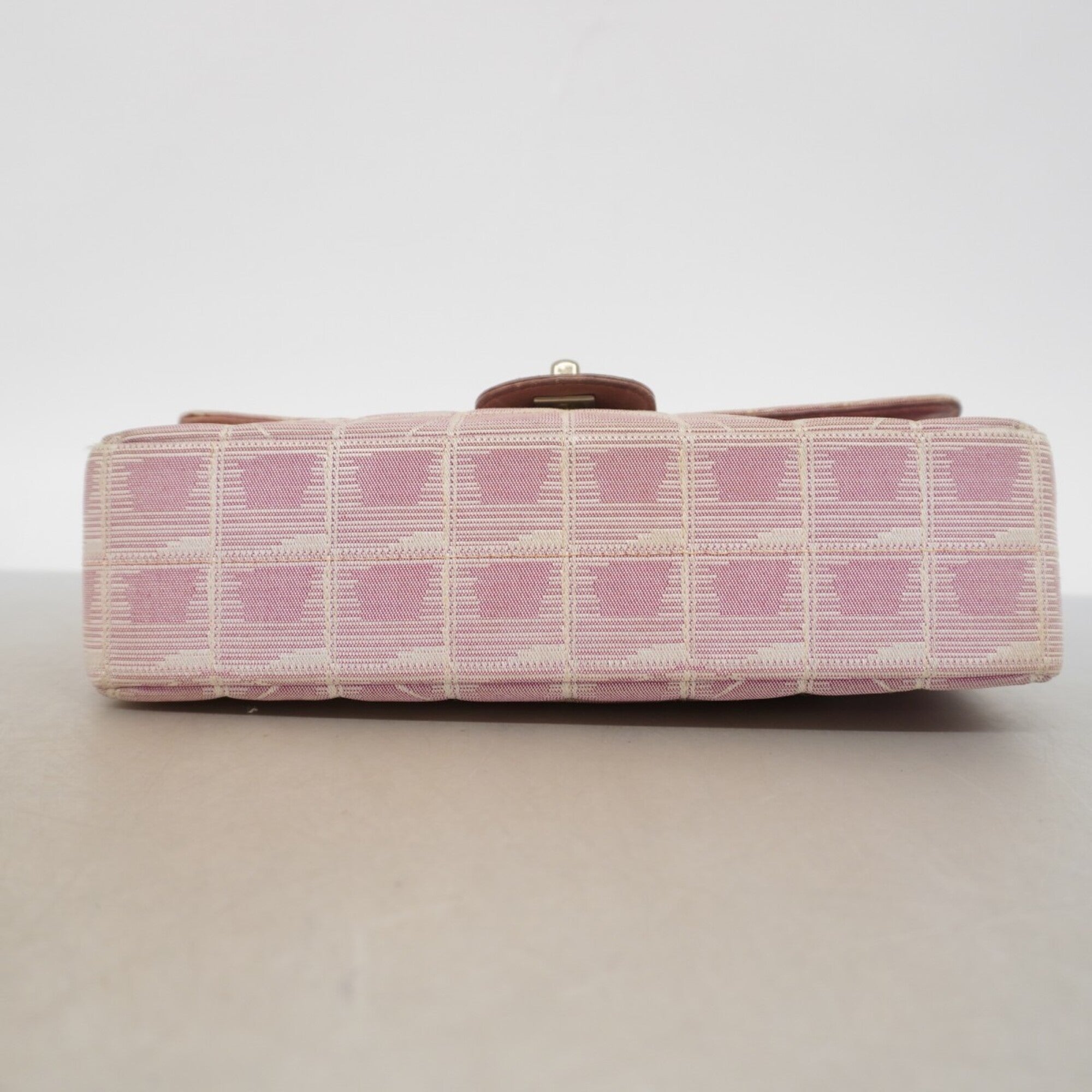 Chanel Pink Nylon Shoulder Bag (Pre-Owned)