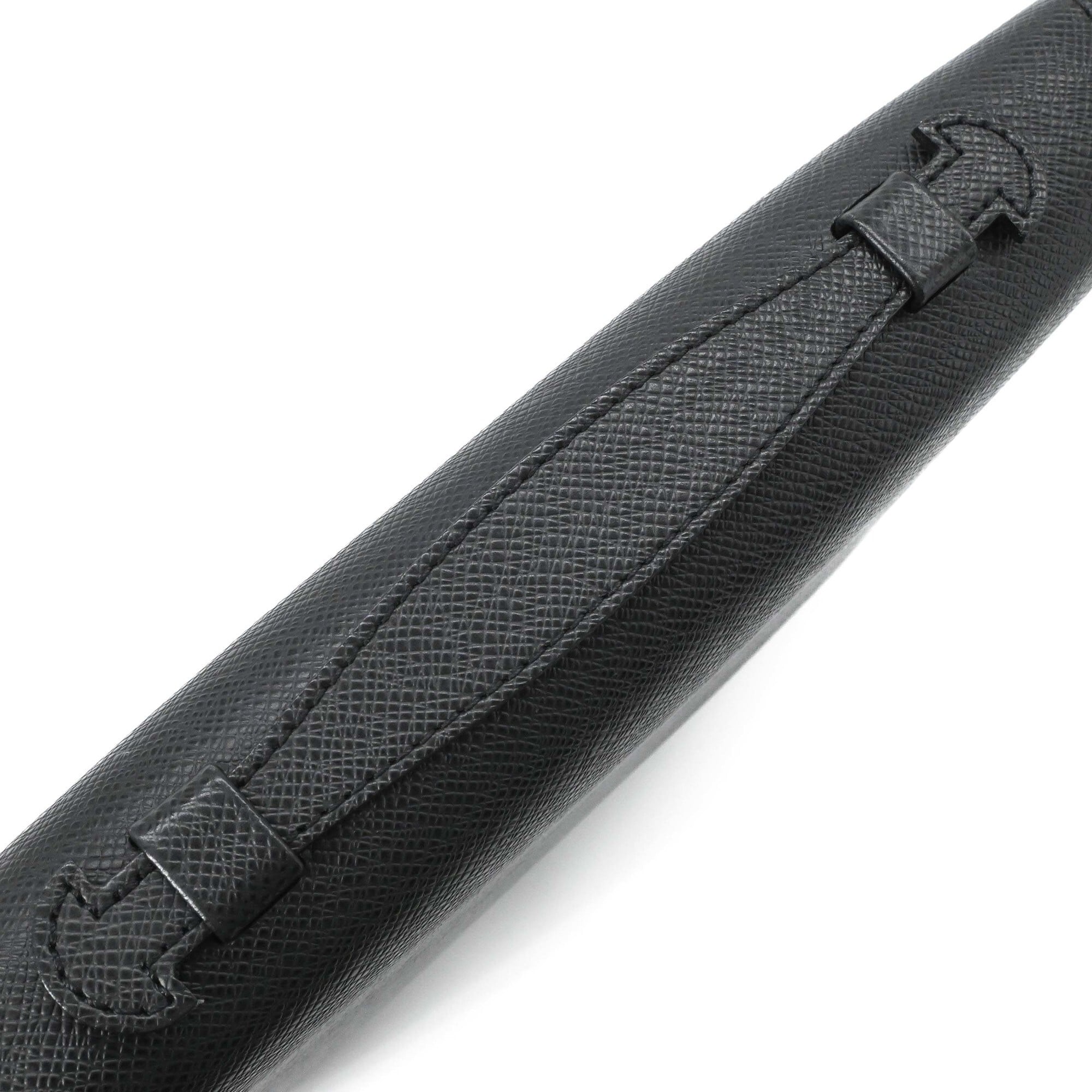Louis Vuitton Black Taiga Leather Clutch Bag (Pre-Owned)