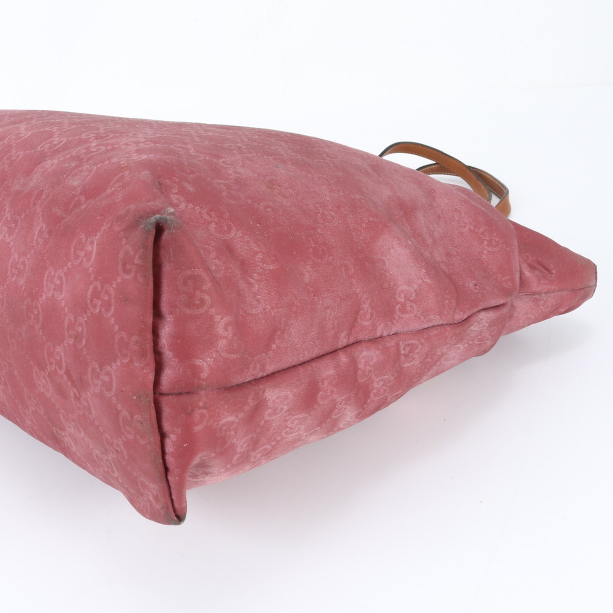Gucci Red Color Wine Nylon Handbag (Pre-Owned)