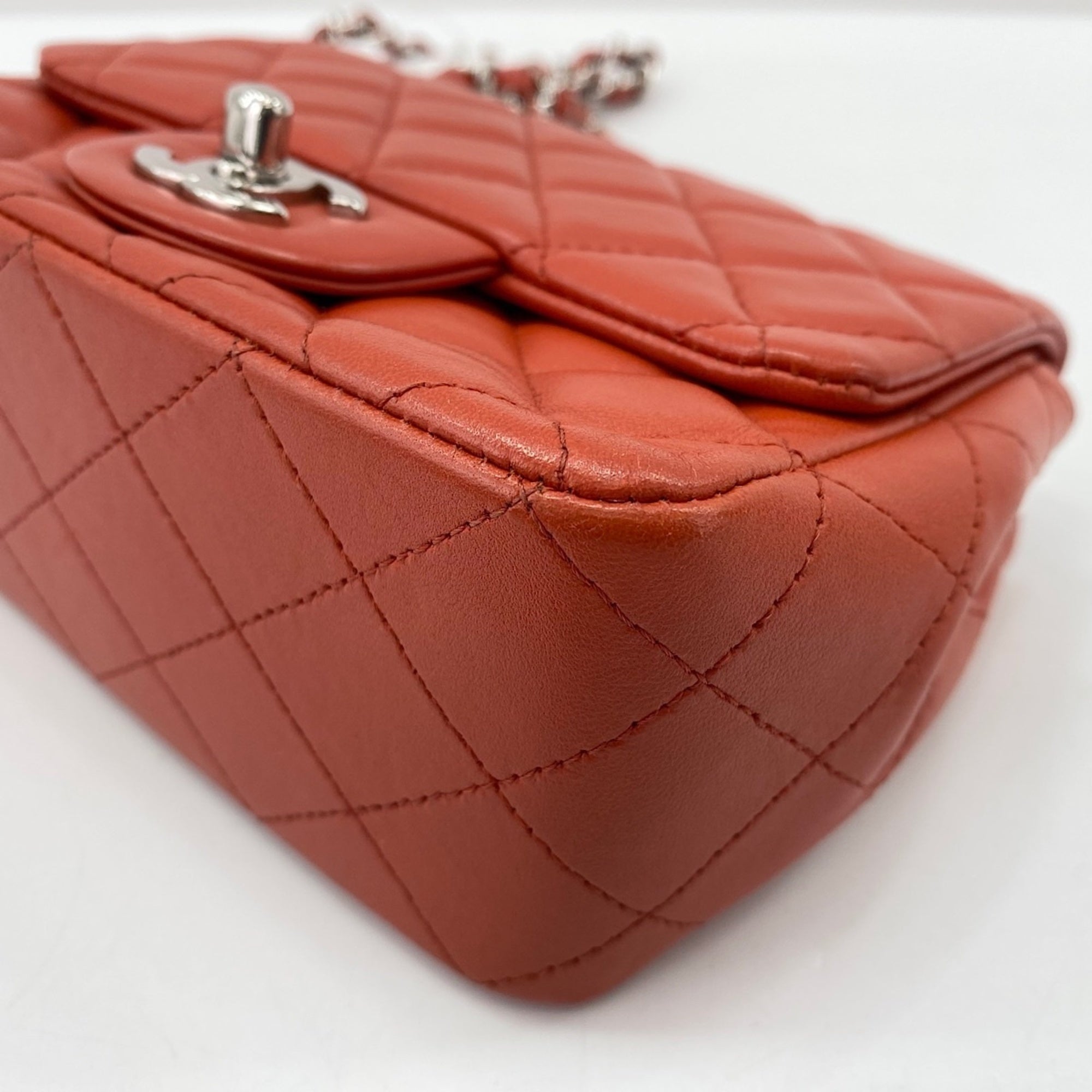 Chanel Orange Shoulder Bag (Pre-Owned)