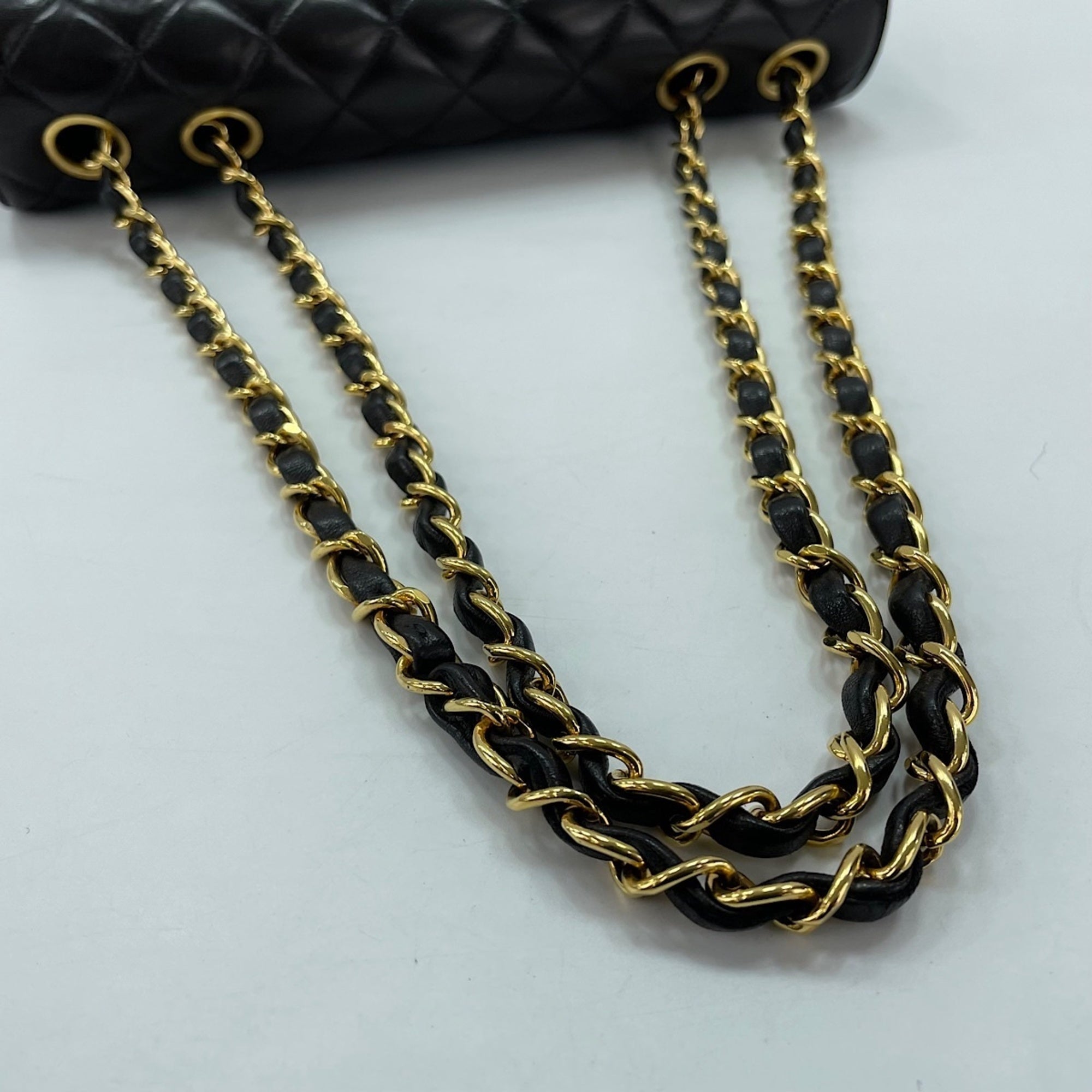 Chanel Black Shoulder Bag (Pre-Owned)