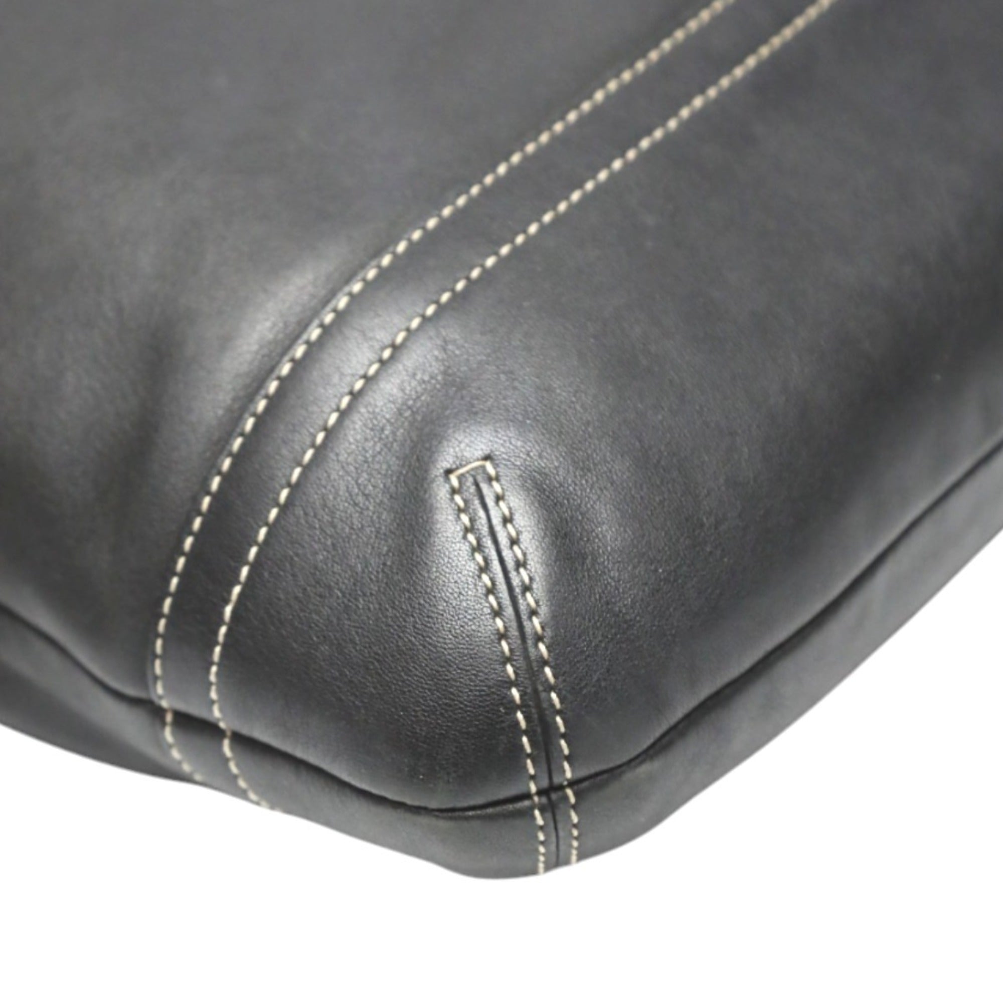 Coach Black Leather Shoulder Bag (Pre-Owned)