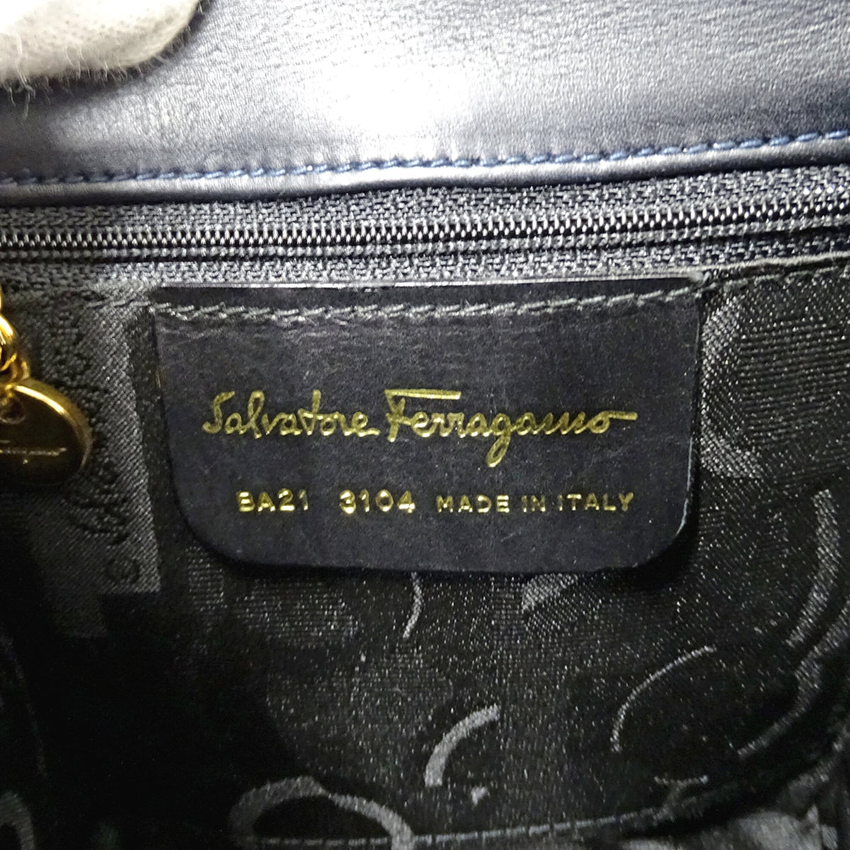 Salvatore Ferragamo Navy Leather Handbag Shoulder Bag (Pre-Owned)