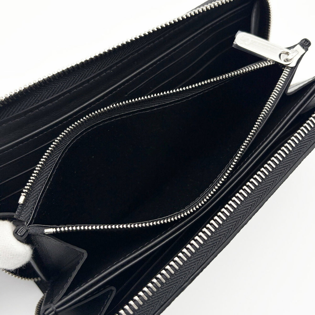 Louis Vuitton Noir Mahina Leather (Pre-Owned)
