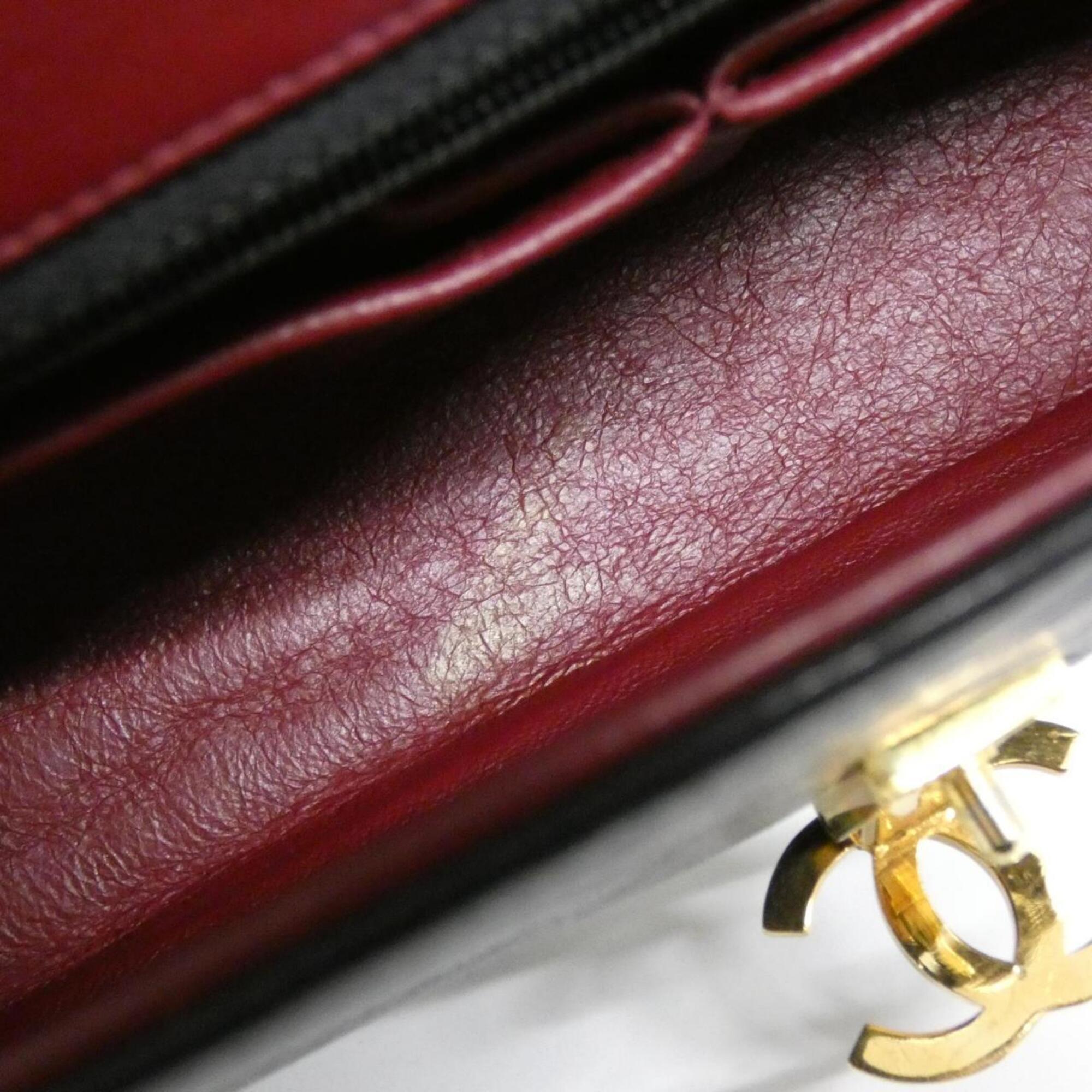 Chanel Black Leather Shoulder Bag (Pre-Owned)