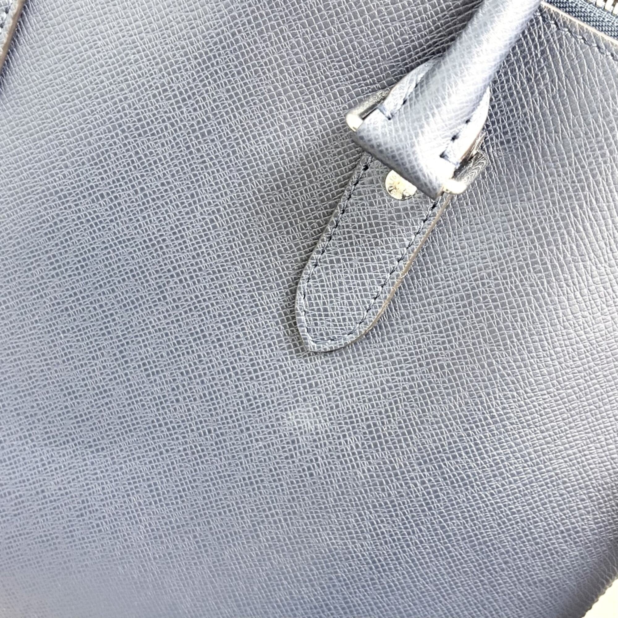 Louis Vuitton Taiga Navy Taiga Leather Handbag Shoulder Bag (Pre-Owned)