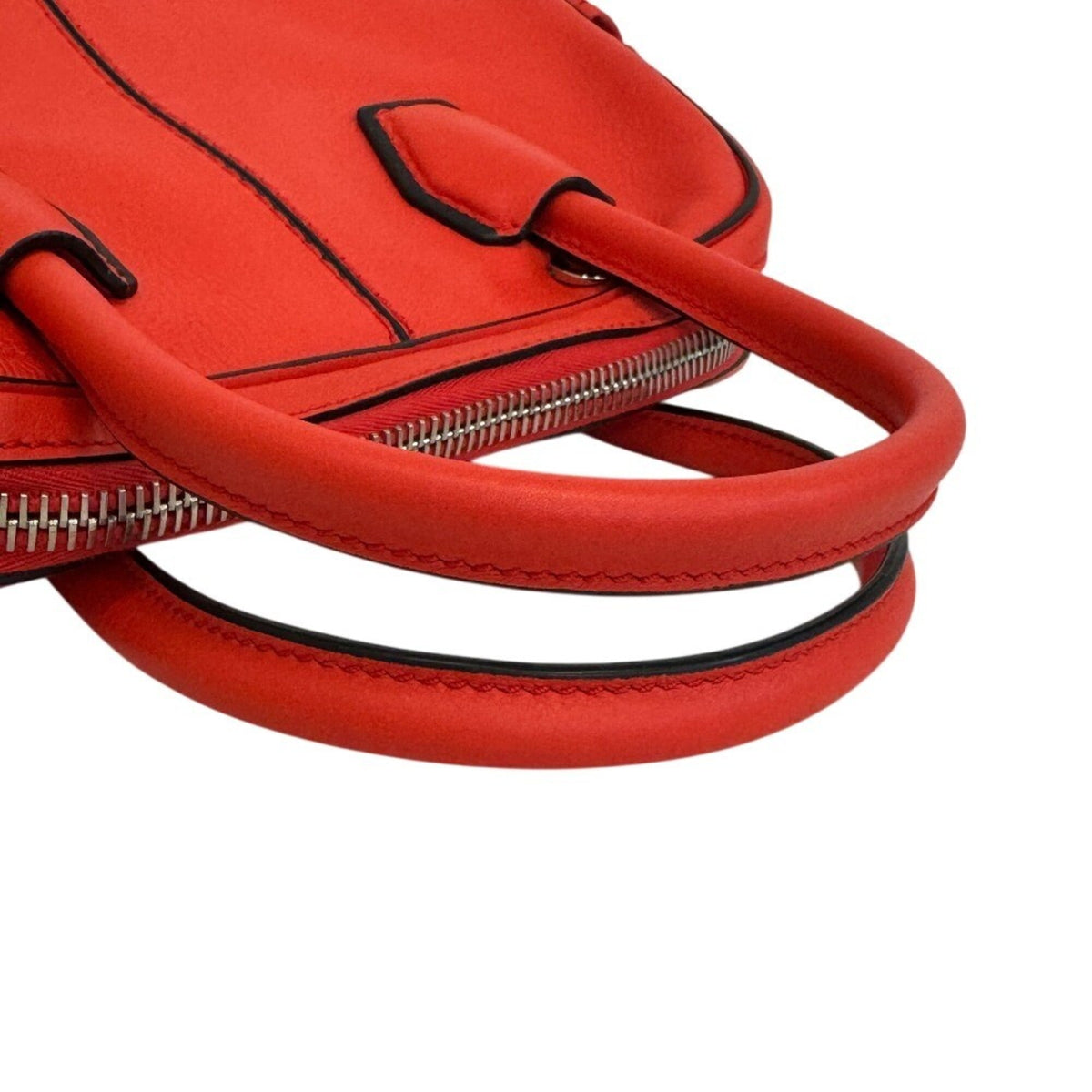 Tod's Red Color Leather Handbag (Pre-Owned)