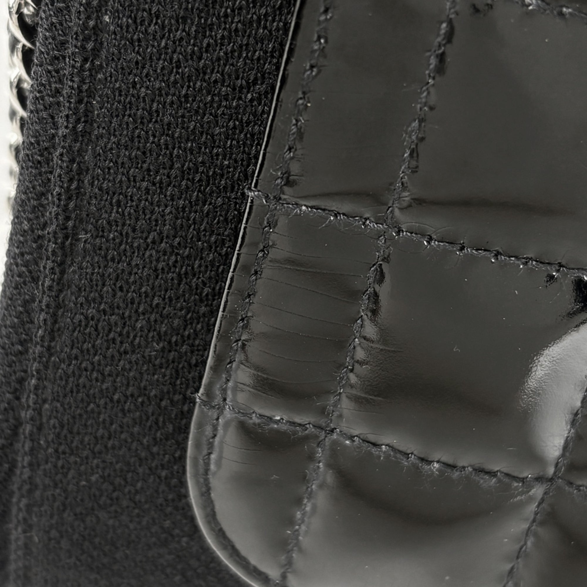 Chanel Black Patent Leather Shoulder Bag (Pre-Owned)