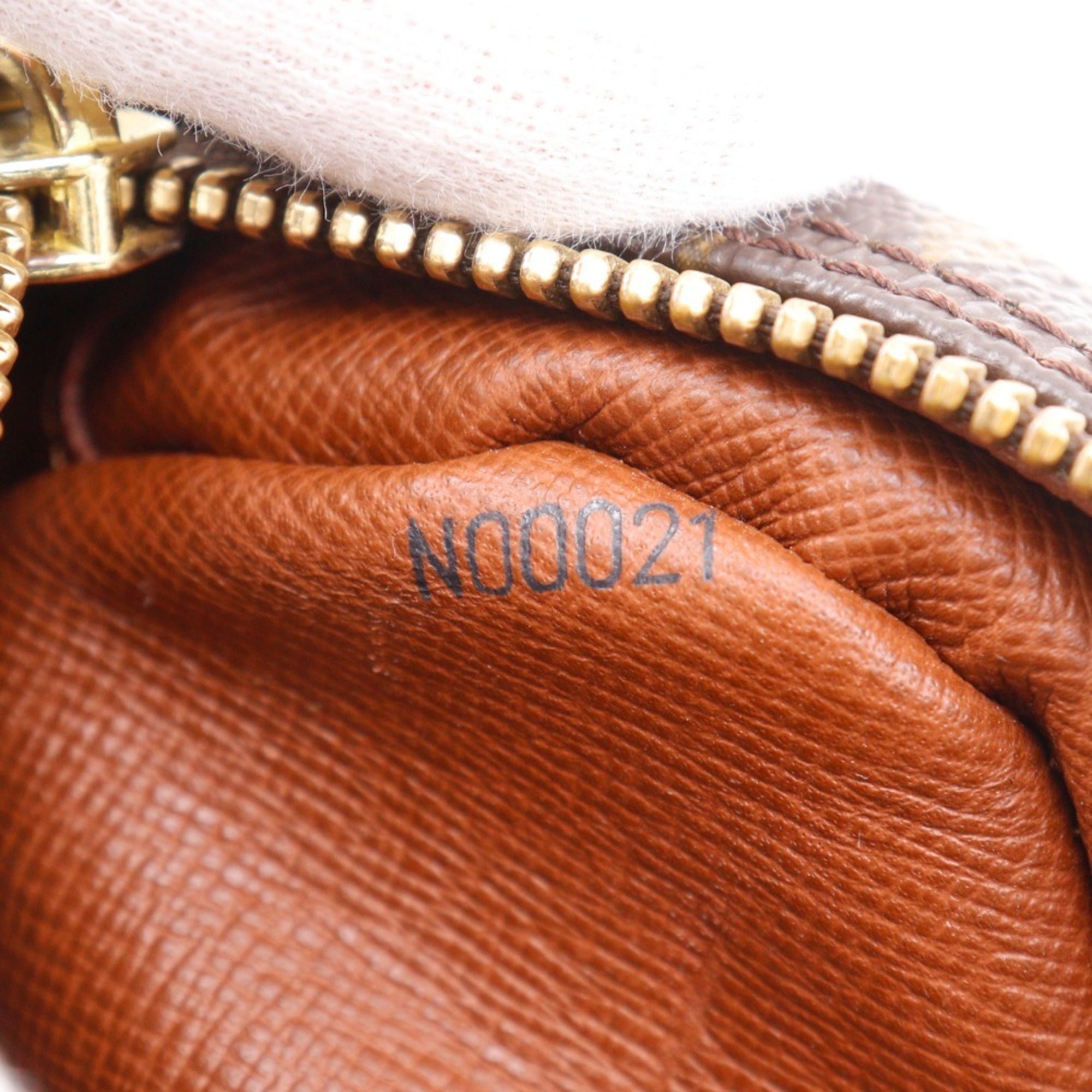 Louis Vuitton Brown Monogram Monogram Shoulder Bag (Pre-Owned)