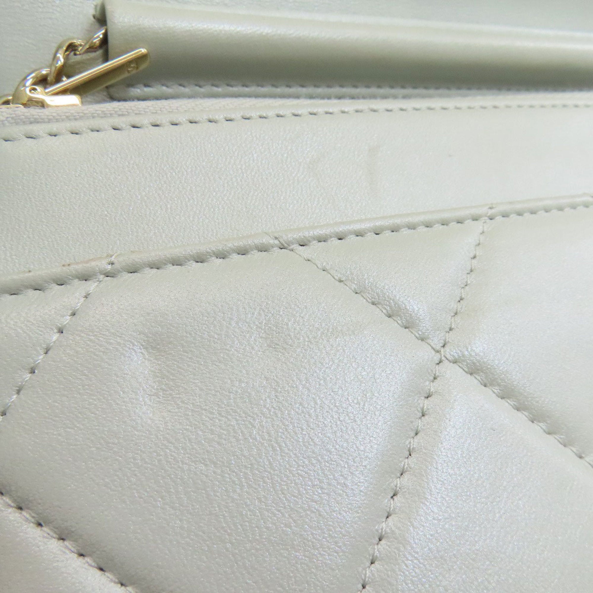 Chanel Light Gray Leather Shoulder Bag (Pre-Owned)
