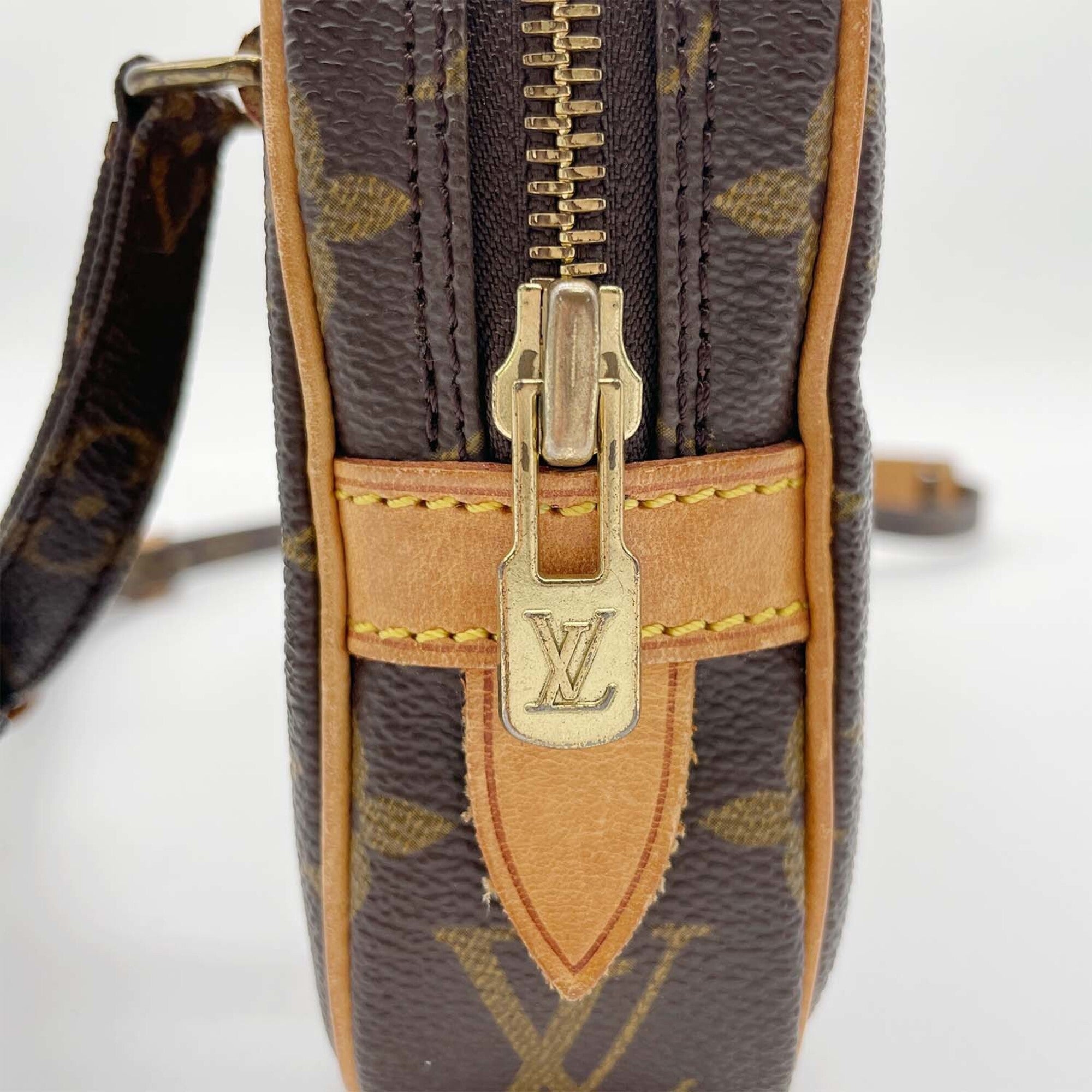 Louis Vuitton Brown Shoulder Bag (Pre-Owned)