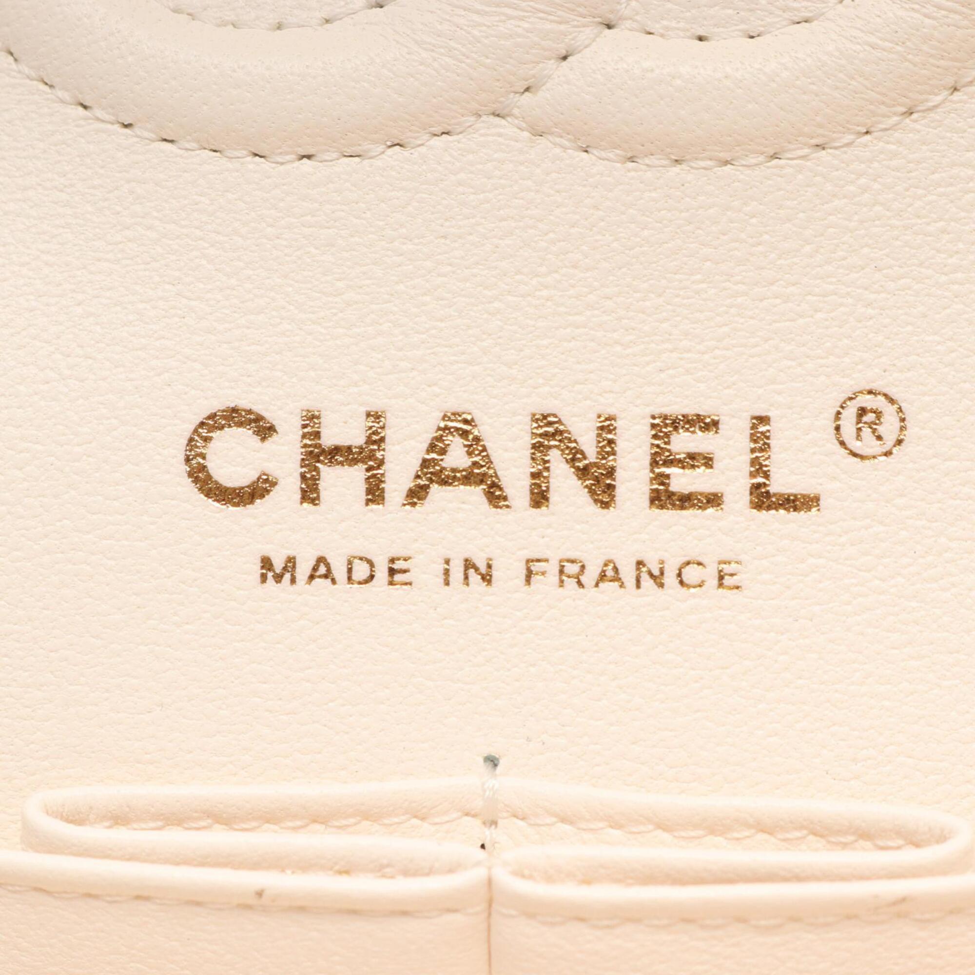 Chanel White Grained Calfskin Handbag Shoulder Bag (Pre-Owned)