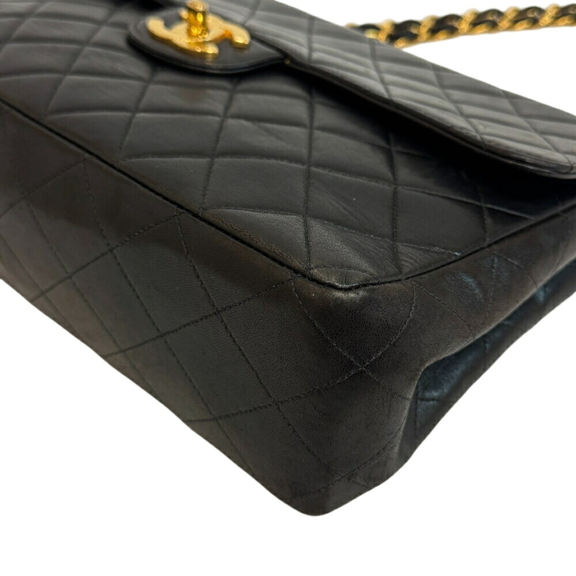 Chanel Black Leather Shoulder Bag (Pre-Owned)