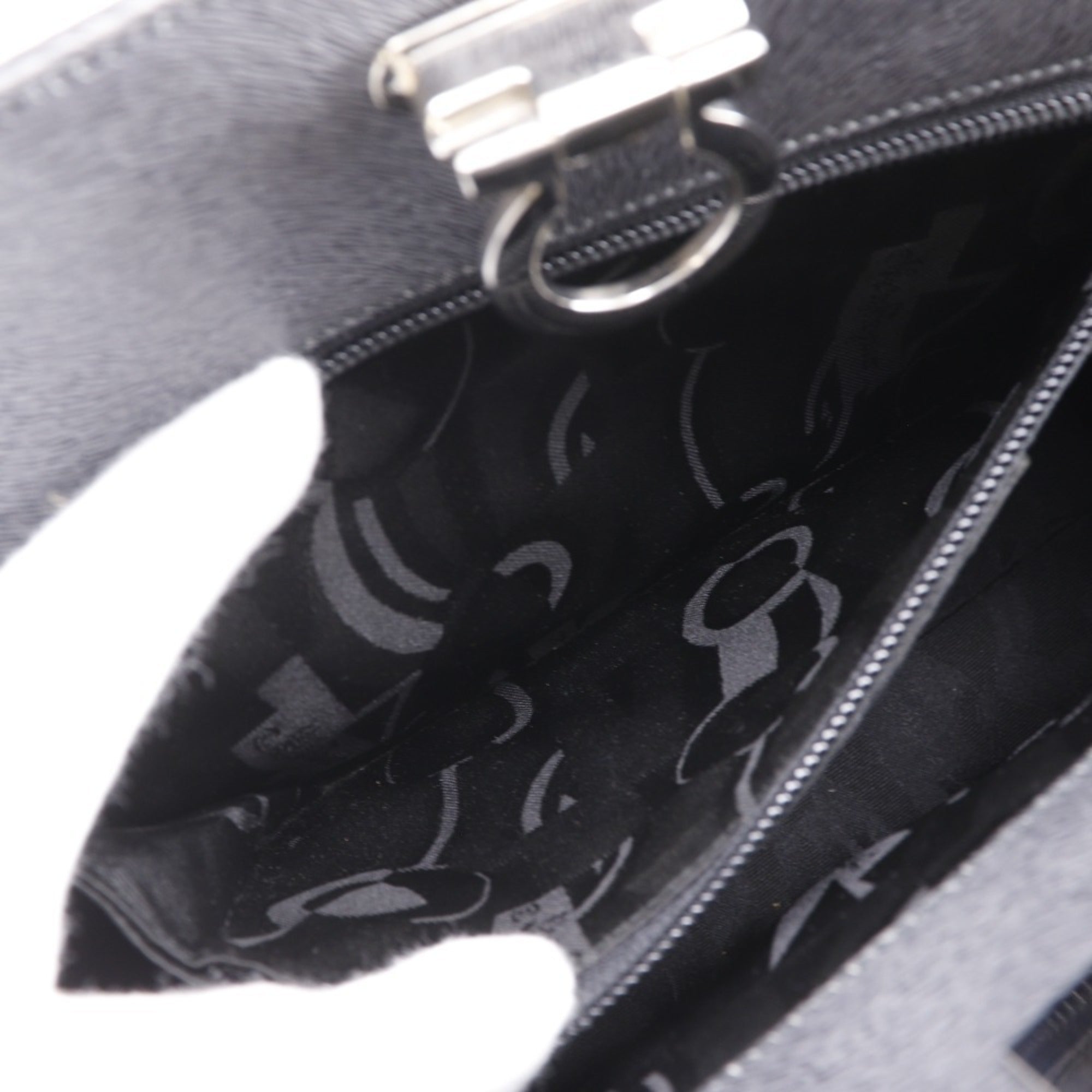 Salvatore Ferragamo Gray Leather Handbag (Pre-Owned)