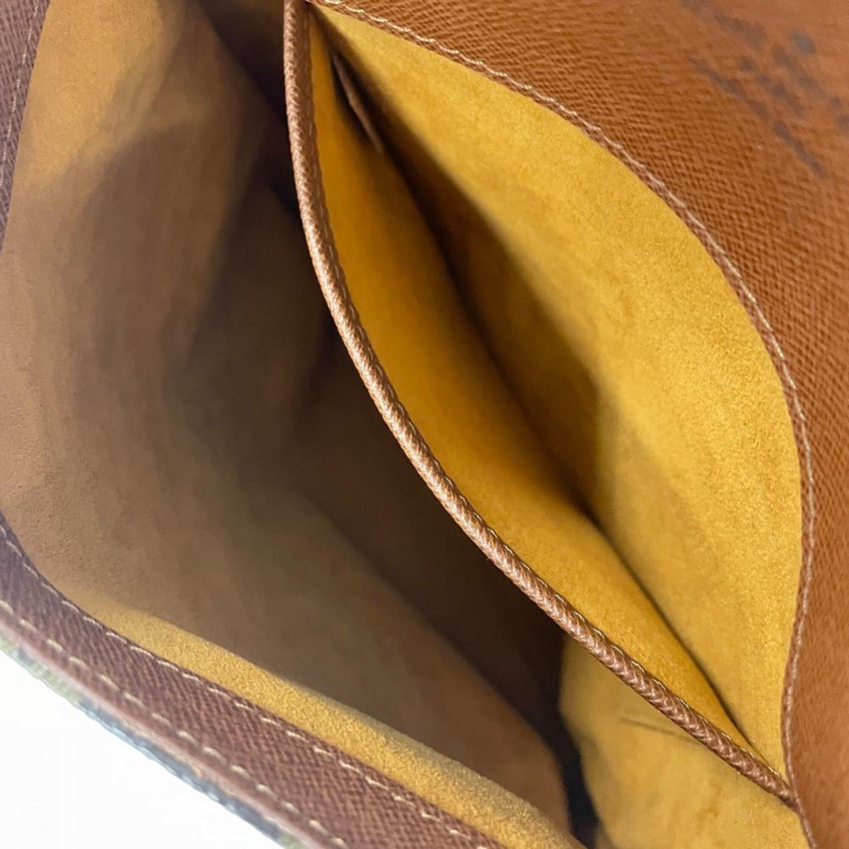 Louis Vuitton Brown Monogram Canvas Shoulder Bag (Pre-Owned)