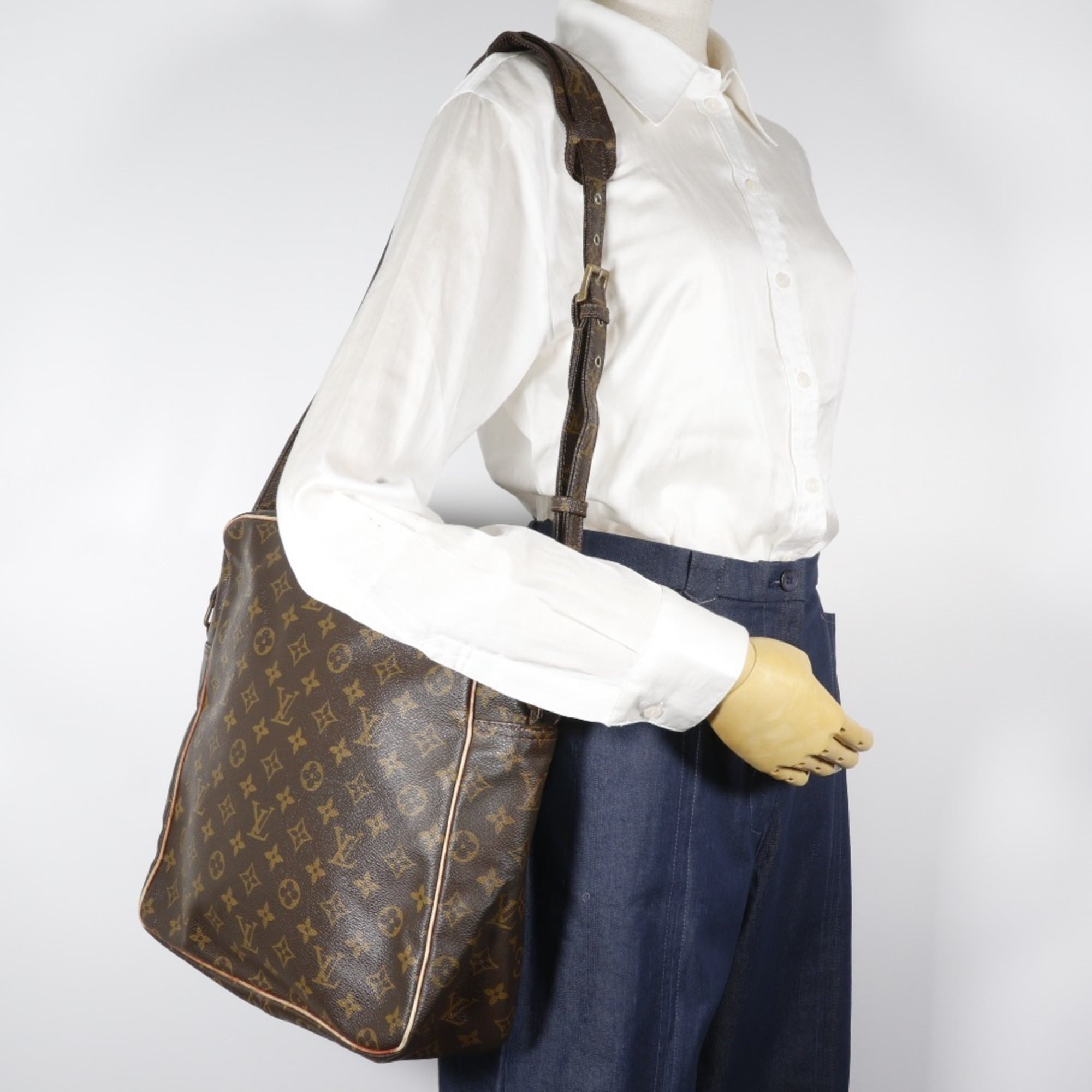 Louis Vuitton Brown Monogram Canvas Shoulder Bag (Pre-Owned)