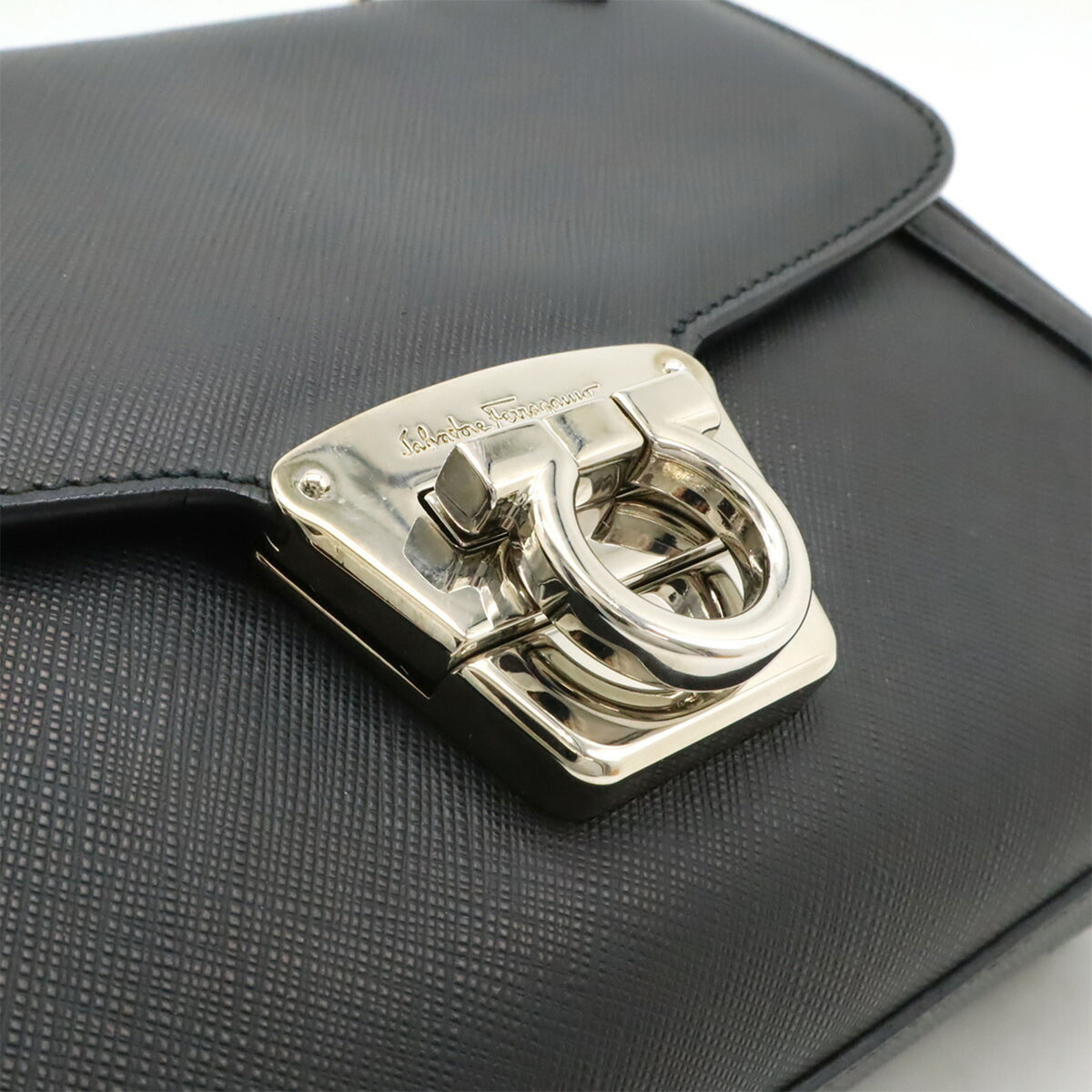 Salvatore Ferragamo Gancini Black Leather Handbag (Pre-Owned)