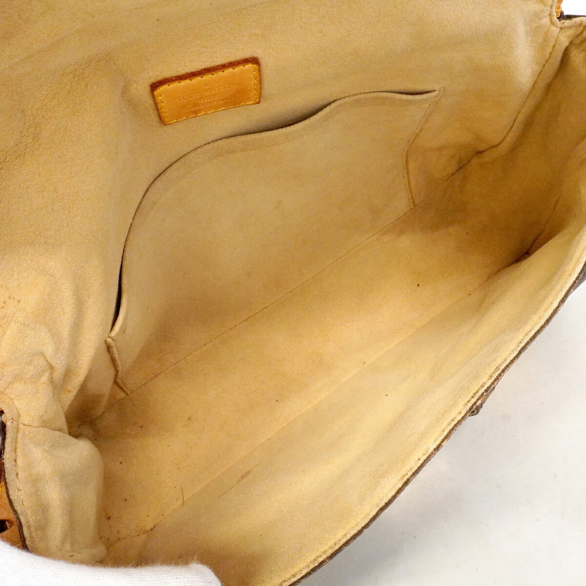 Louis Vuitton Brown Shoulder Bag (Pre-Owned)
