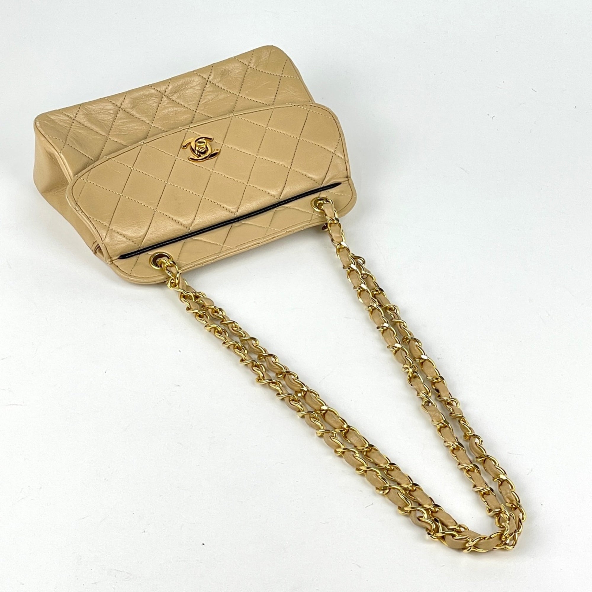 Chanel Beige Leather Shoulder Bag (Pre-Owned)
