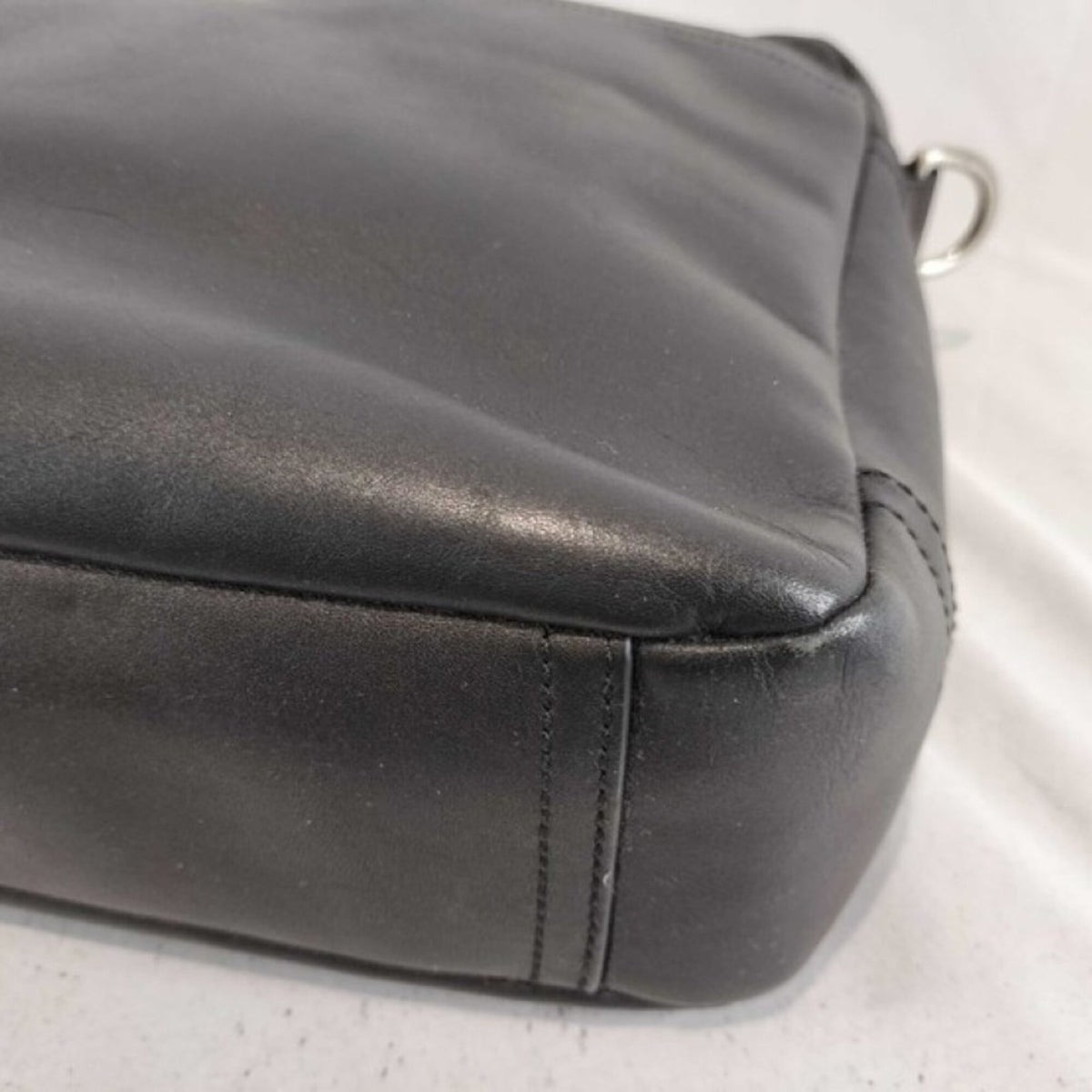 Coach Black Leather Handbag (Pre-Owned)