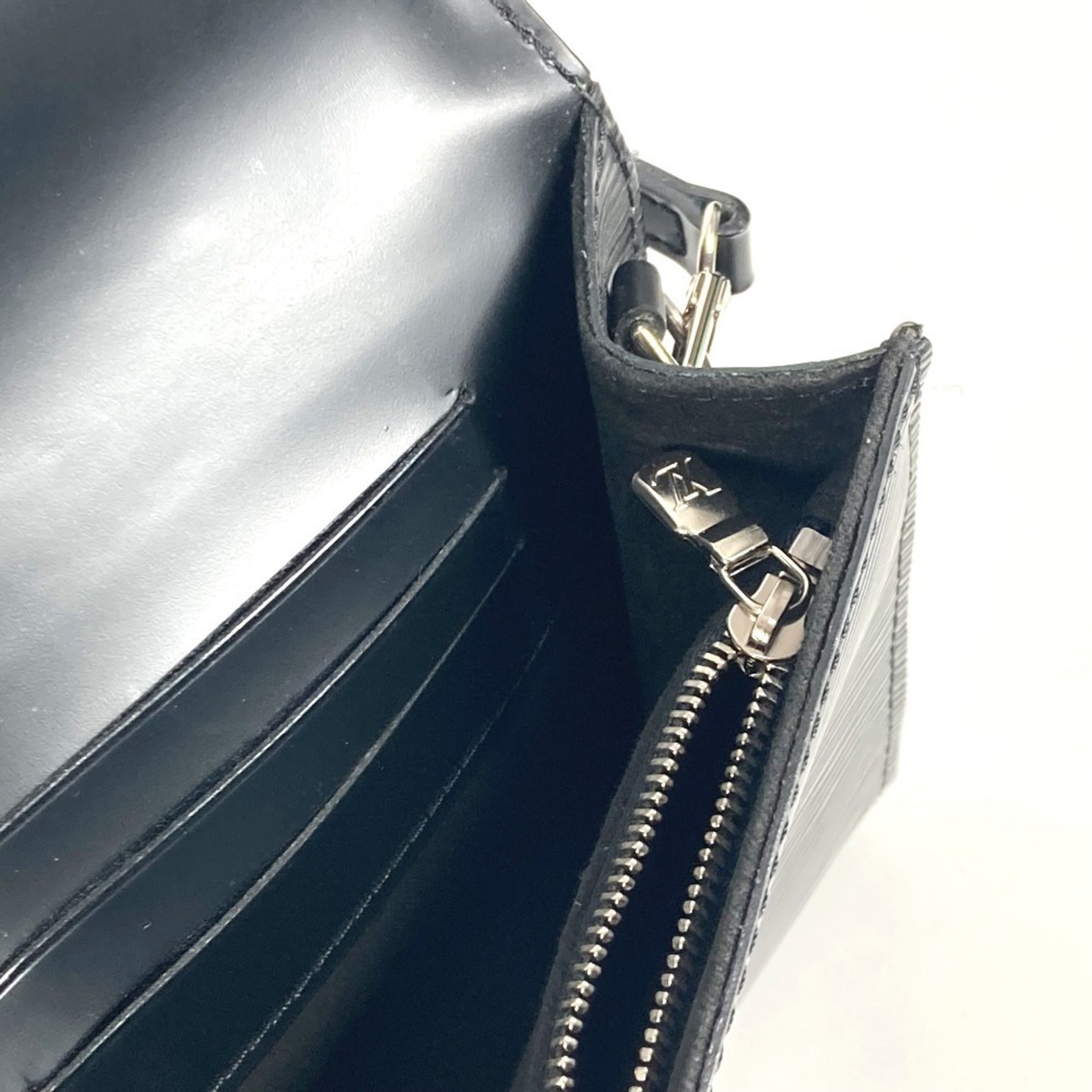 Louis Vuitton Black Epi Leather Clutch Bag Shoulder Bag (Pre-Owned)