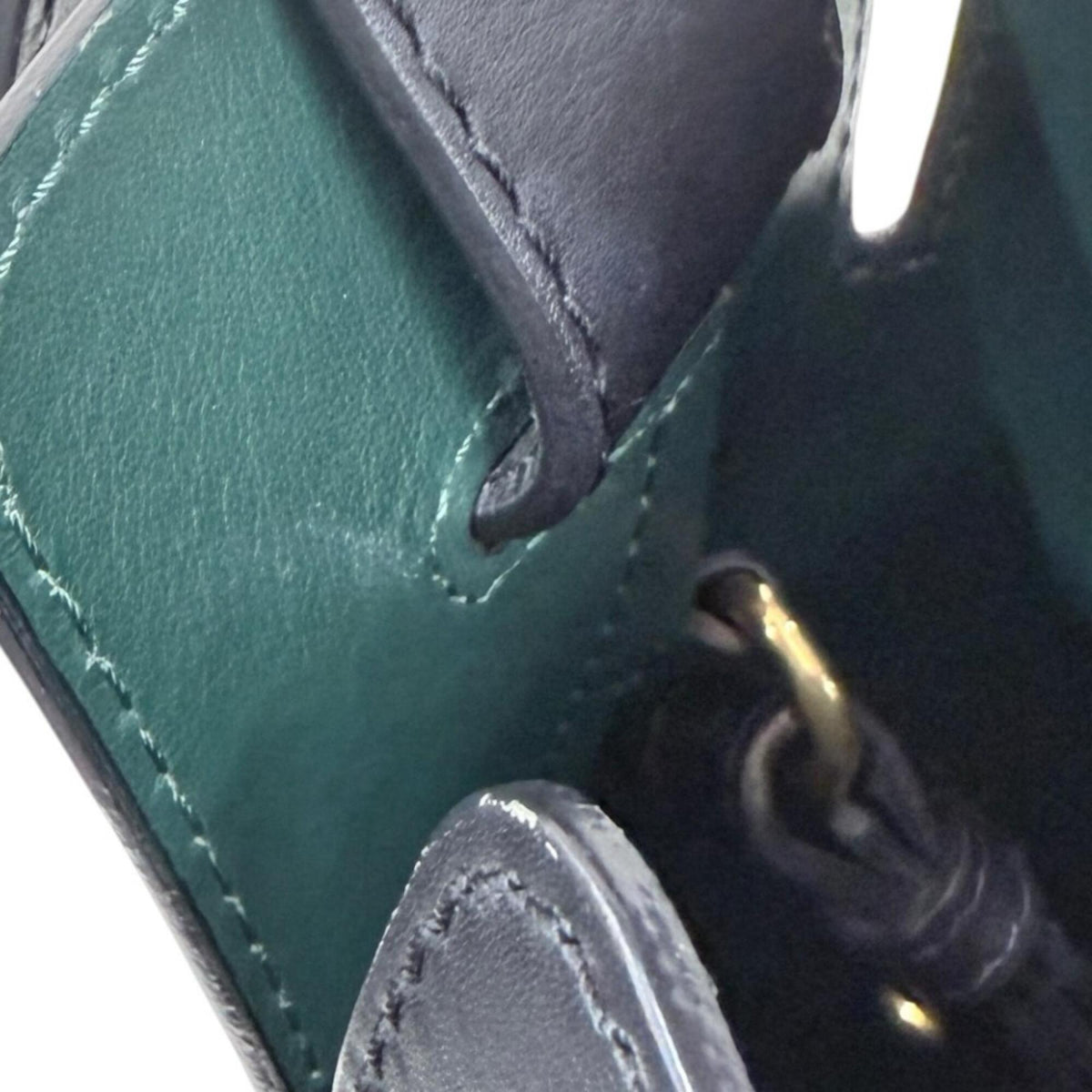 Burberry Black Green Leather Shoulder Bag (Pre-Owned)