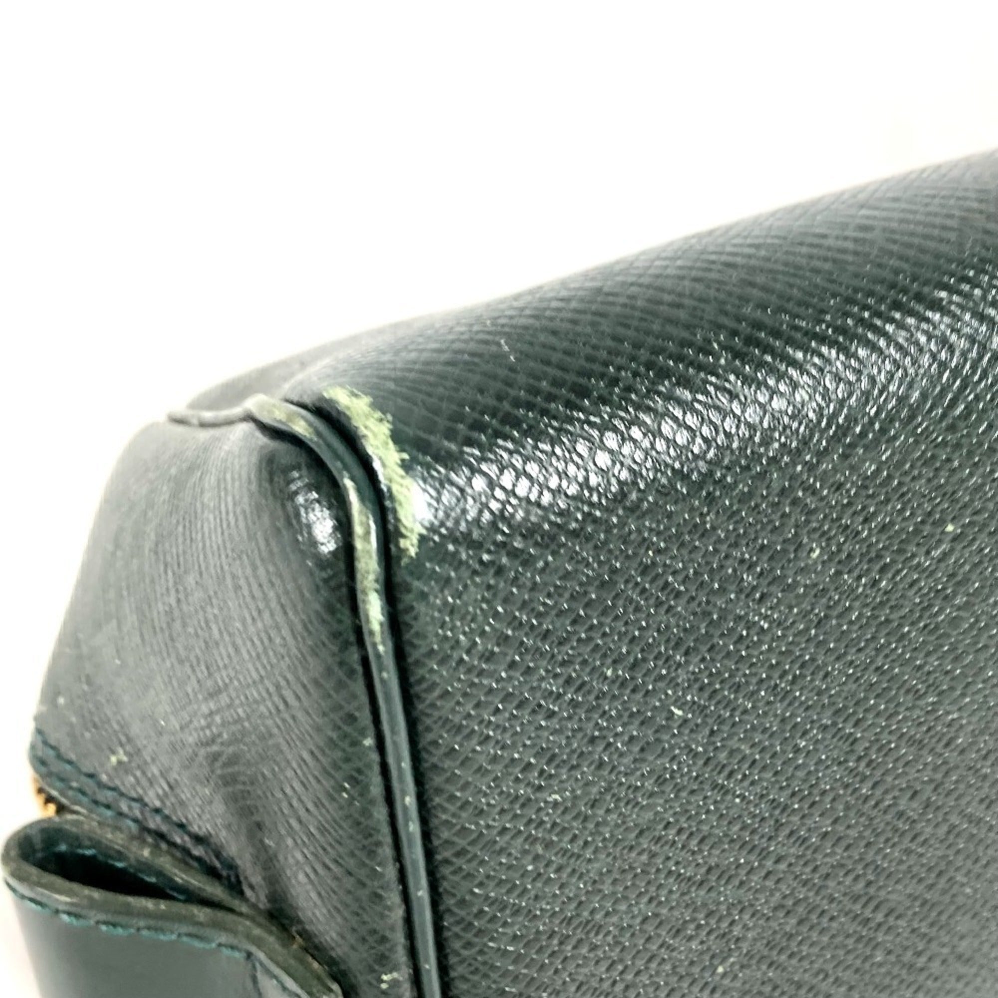 Louis Vuitton Taiga Episea Green Taiga Leather Handbag (Pre-Owned)