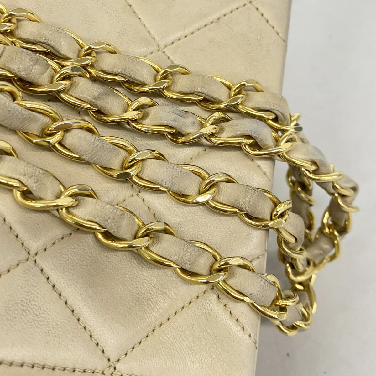 Chanel Beige Leather Shoulder Bag (Pre-Owned)