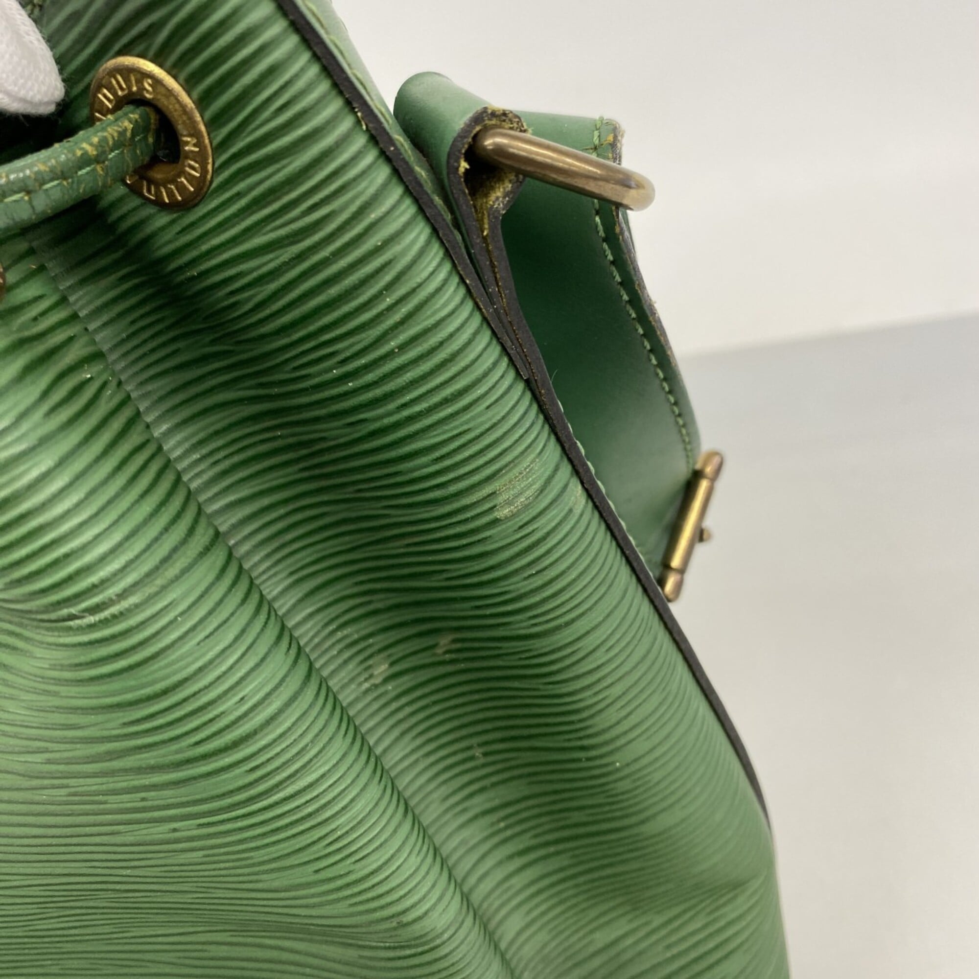 Louis Vuitton Green Shoulder Bag (Pre-Owned)