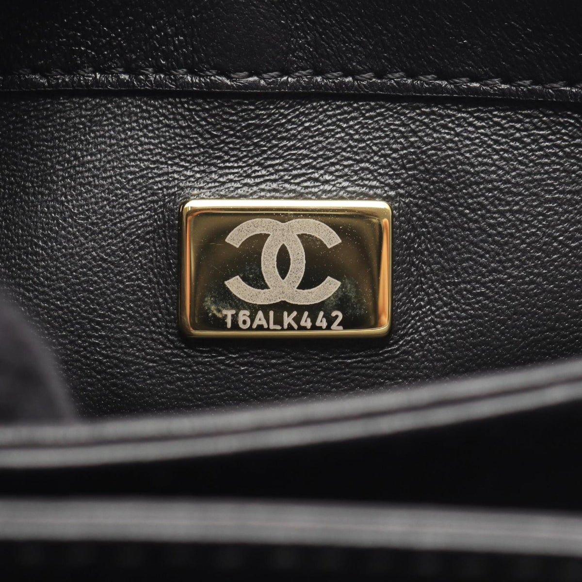 Chanel Black Leather Handbag Shoulder Bag (Pre-Owned)