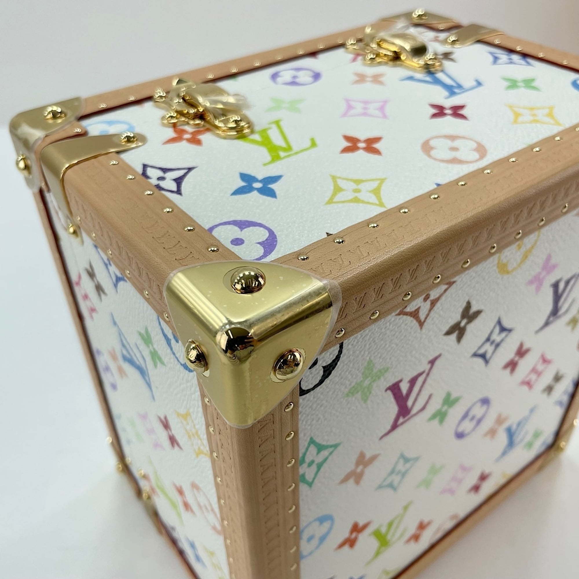 Louis Vuitton White (Pre-Owned)