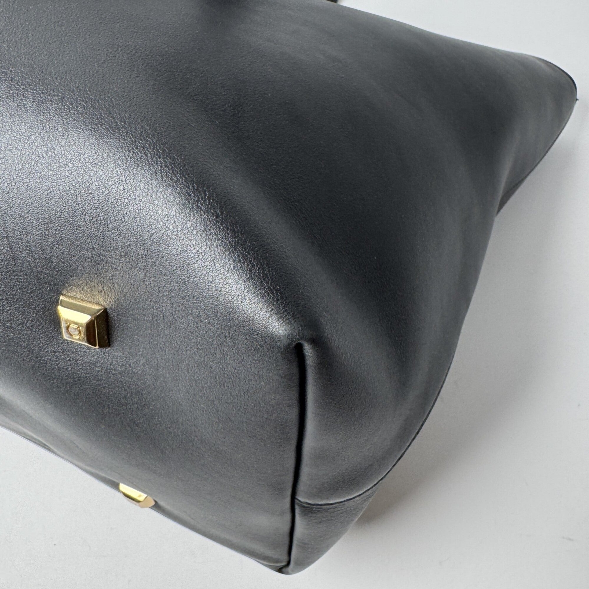 Salvatore Ferragamo Black Leather Tote Bag (Pre-Owned)
