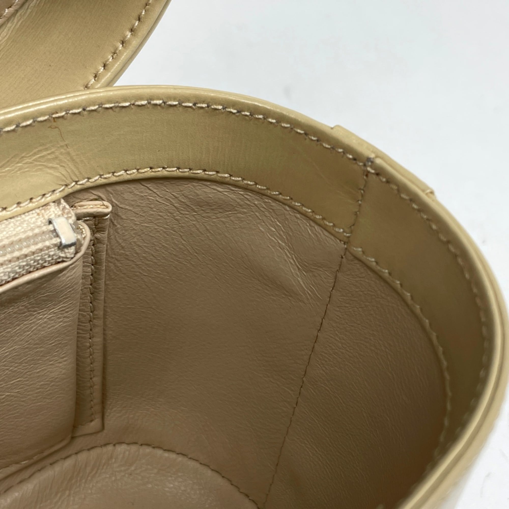 Gucci Beige Leather Handbag Vanity Bag (Pre-Owned)