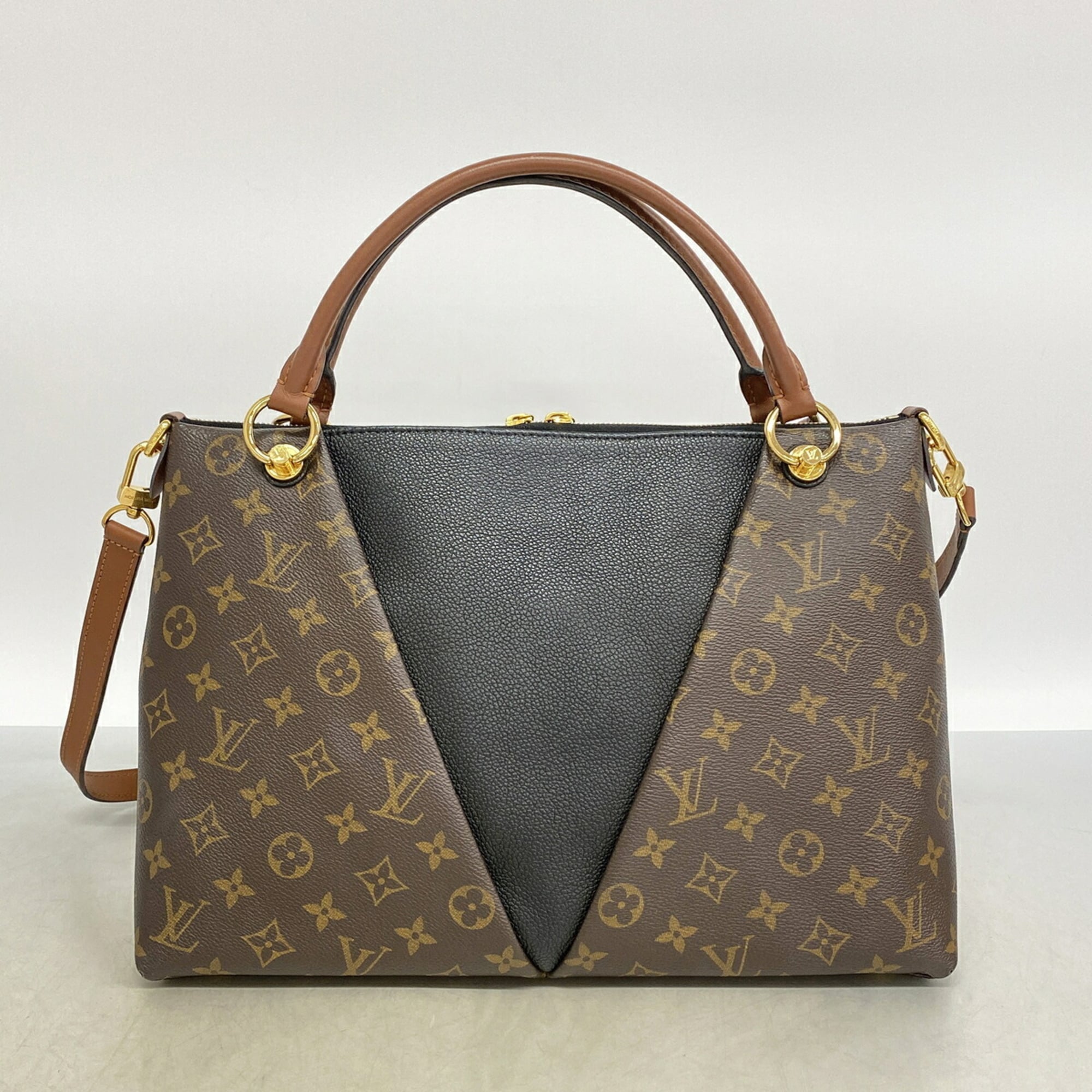 Louis Vuitton Noir Handbag (Pre-Owned)