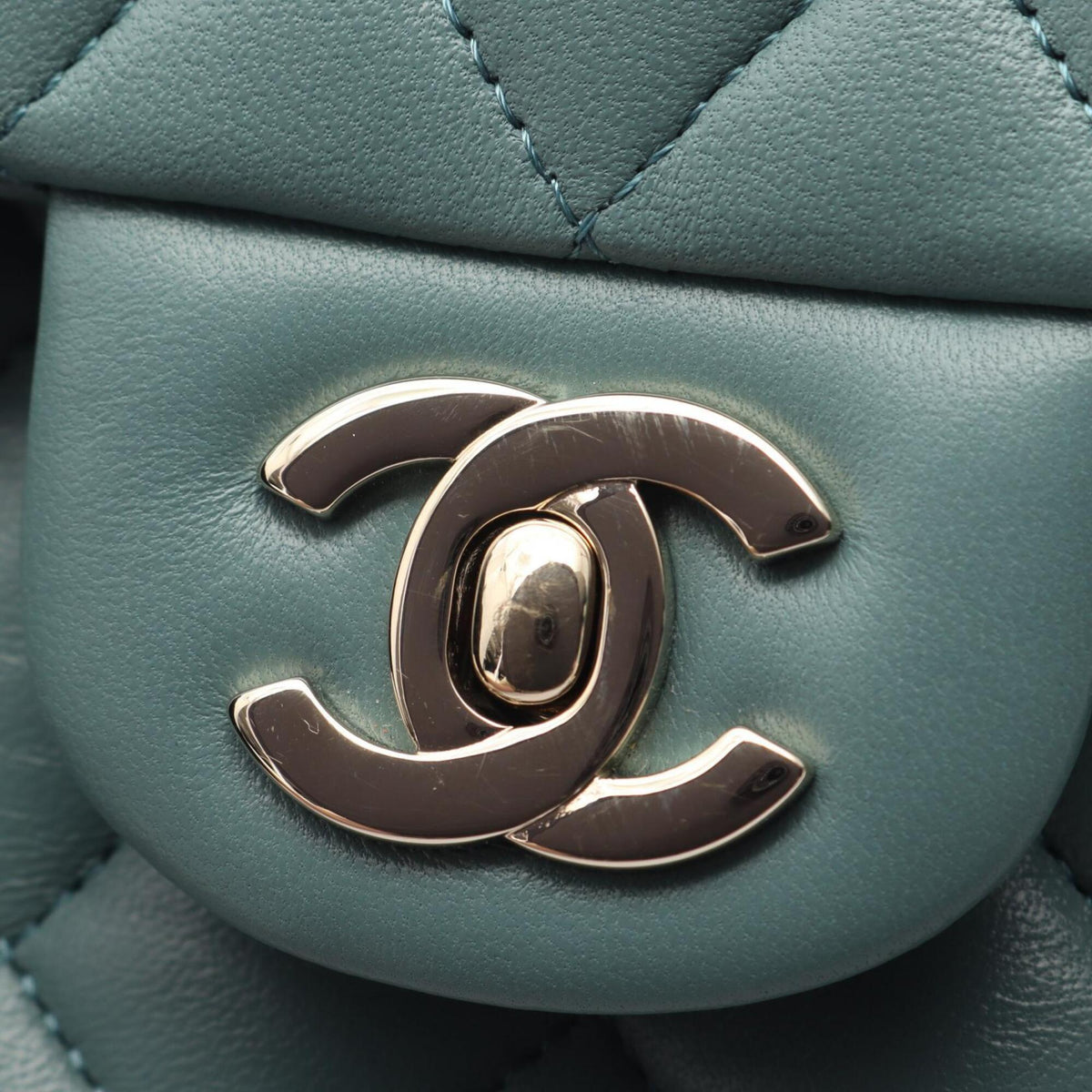 Chanel Green Leather Handbag Shoulder Bag (Pre-Owned)