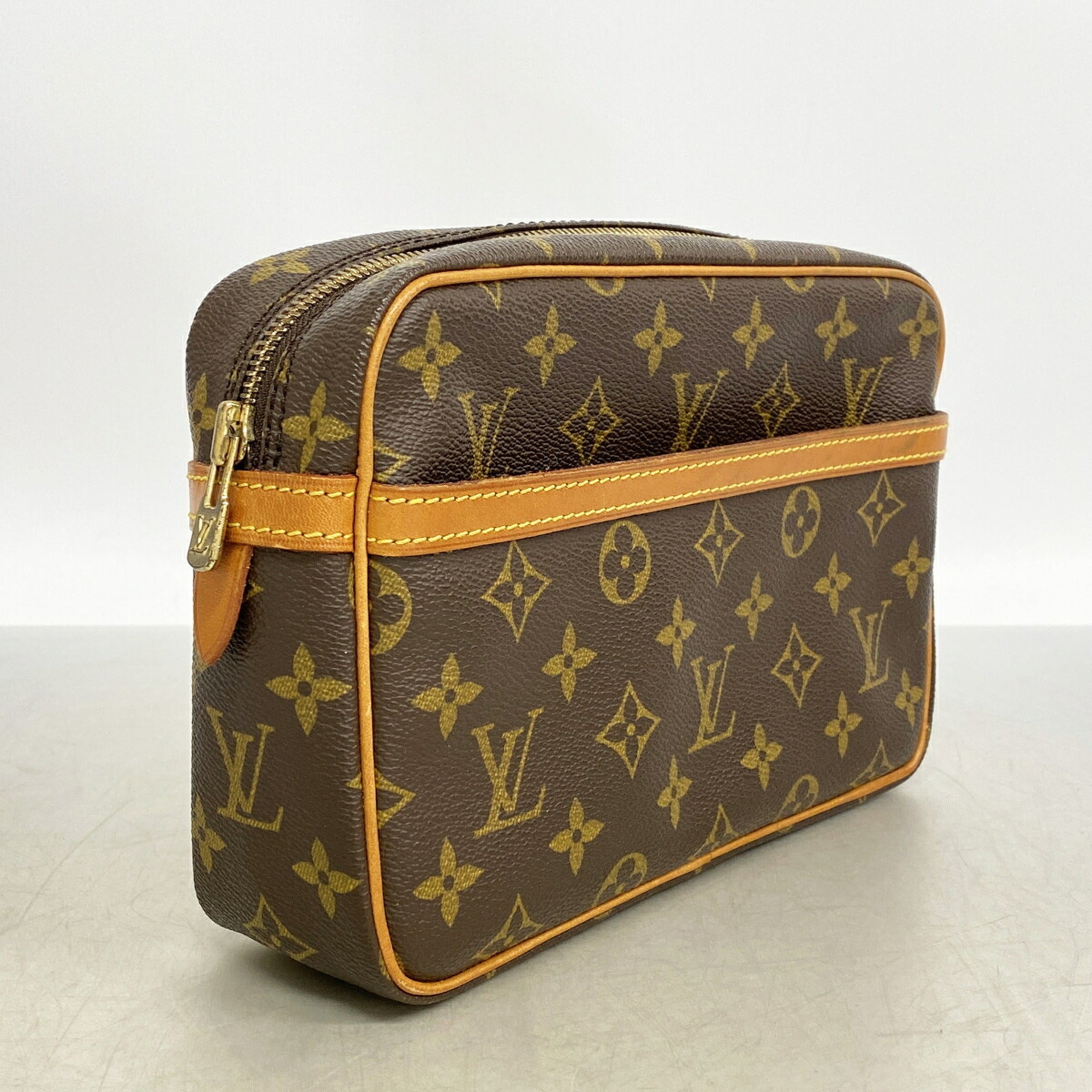 Louis Vuitton Brown Clutch Bag (Pre-Owned)
